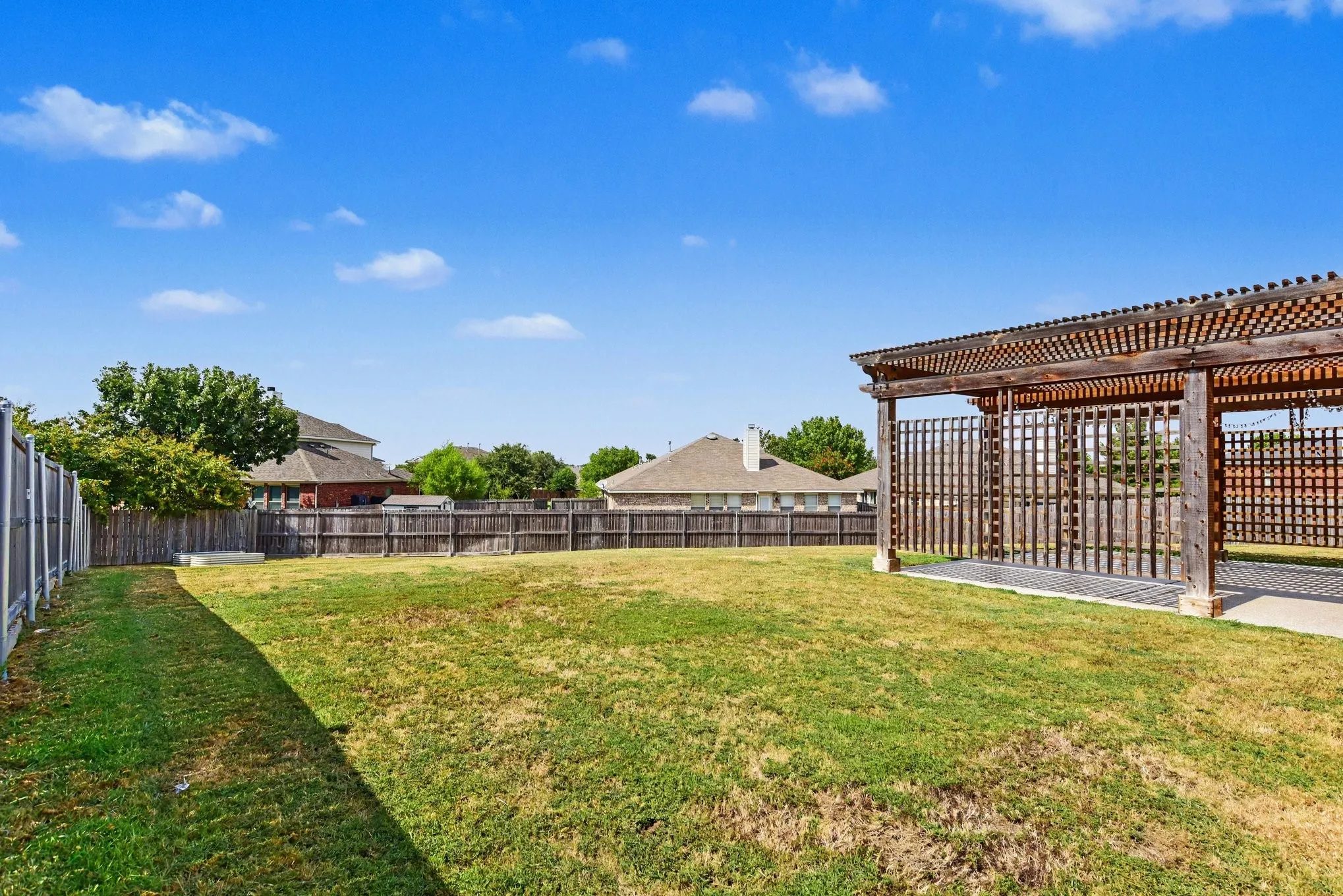 Single Family Residence For Sale in Kaufman County , 1302 Buckingham Drive, Forney, Texas 75126, 4 Bedroom, 2 Bathroom, 2 Garage spaces, 2,674 Sqft, built in 2003, mls#21353617, Real Estate Agent in Forney, Homes For Sale in Kaufman county, Homes For Sale in Forney, Realtor in Forney Texas, Real Estate Brokerage Independent Realty Texas, Luminita Cordes Realtor