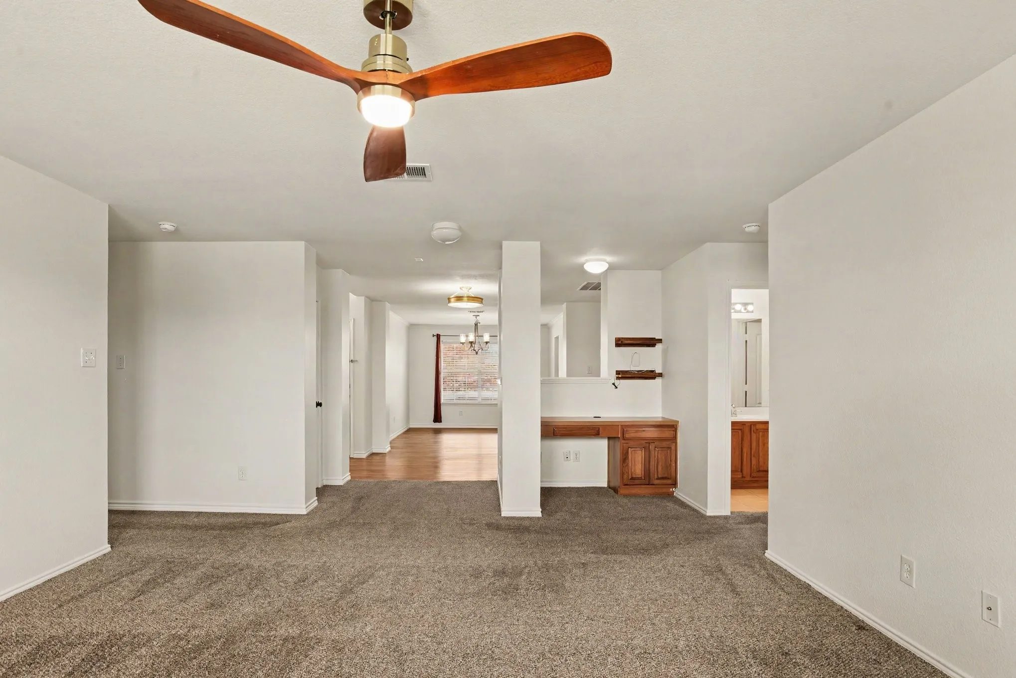 Single Family Residence For Sale in Kaufman County , 1302 Buckingham Drive, Forney, Texas 75126, 4 Bedroom, 2 Bathroom, 2 Garage spaces, 2,674 Sqft, built in 2003, mls#21353617, Real Estate Agent in Forney, Homes For Sale in Kaufman county, Homes For Sale in Forney, Realtor in Forney Texas, Real Estate Brokerage Independent Realty Texas, Luminita Cordes Realtor