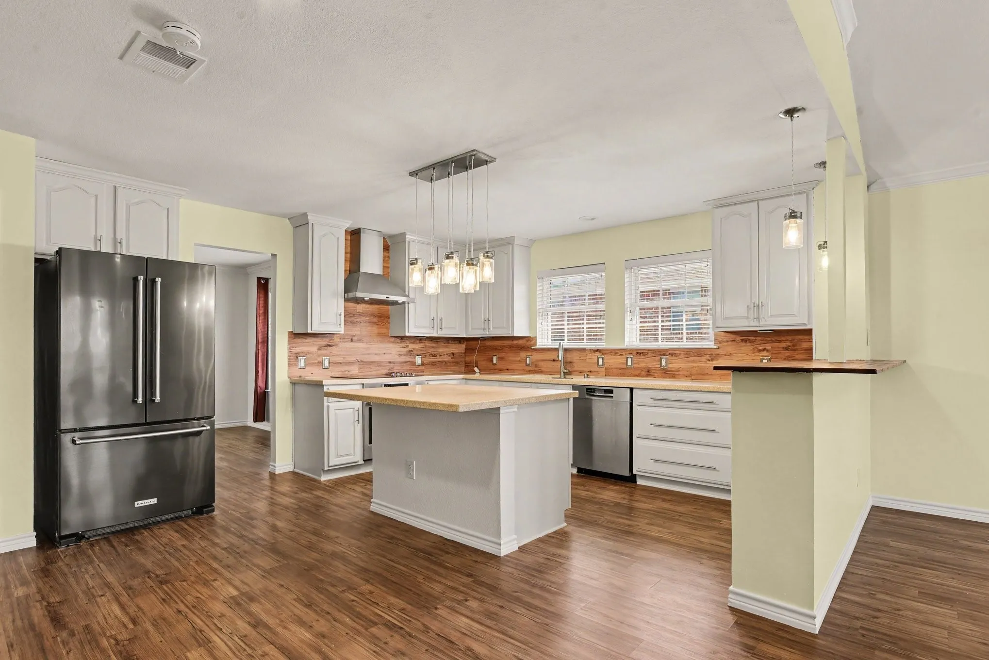 Single Family Residence For Sale in Kaufman County , 1302 Buckingham Drive, Forney, Texas 75126, 4 Bedroom, 2 Bathroom, 2 Garage spaces, 2,674 Sqft, built in 2003, mls#21353617, Real Estate Agent in Forney, Homes For Sale in Kaufman county, Homes For Sale in Forney, Realtor in Forney Texas, Real Estate Brokerage Independent Realty Texas, Luminita Cordes Realtor