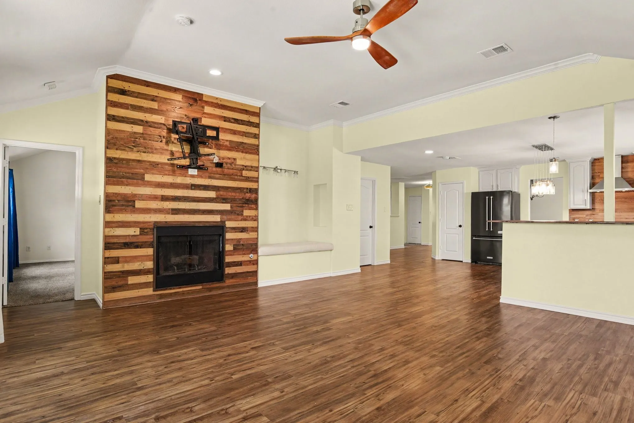 Single Family Residence For Sale in Kaufman County , 1302 Buckingham Drive, Forney, Texas 75126, 4 Bedroom, 2 Bathroom, 2 Garage spaces, 2,674 Sqft, built in 2003, mls#21353617, Real Estate Agent in Forney, Homes For Sale in Kaufman county, Homes For Sale in Forney, Realtor in Forney Texas, Real Estate Brokerage Independent Realty Texas, Luminita Cordes Realtor