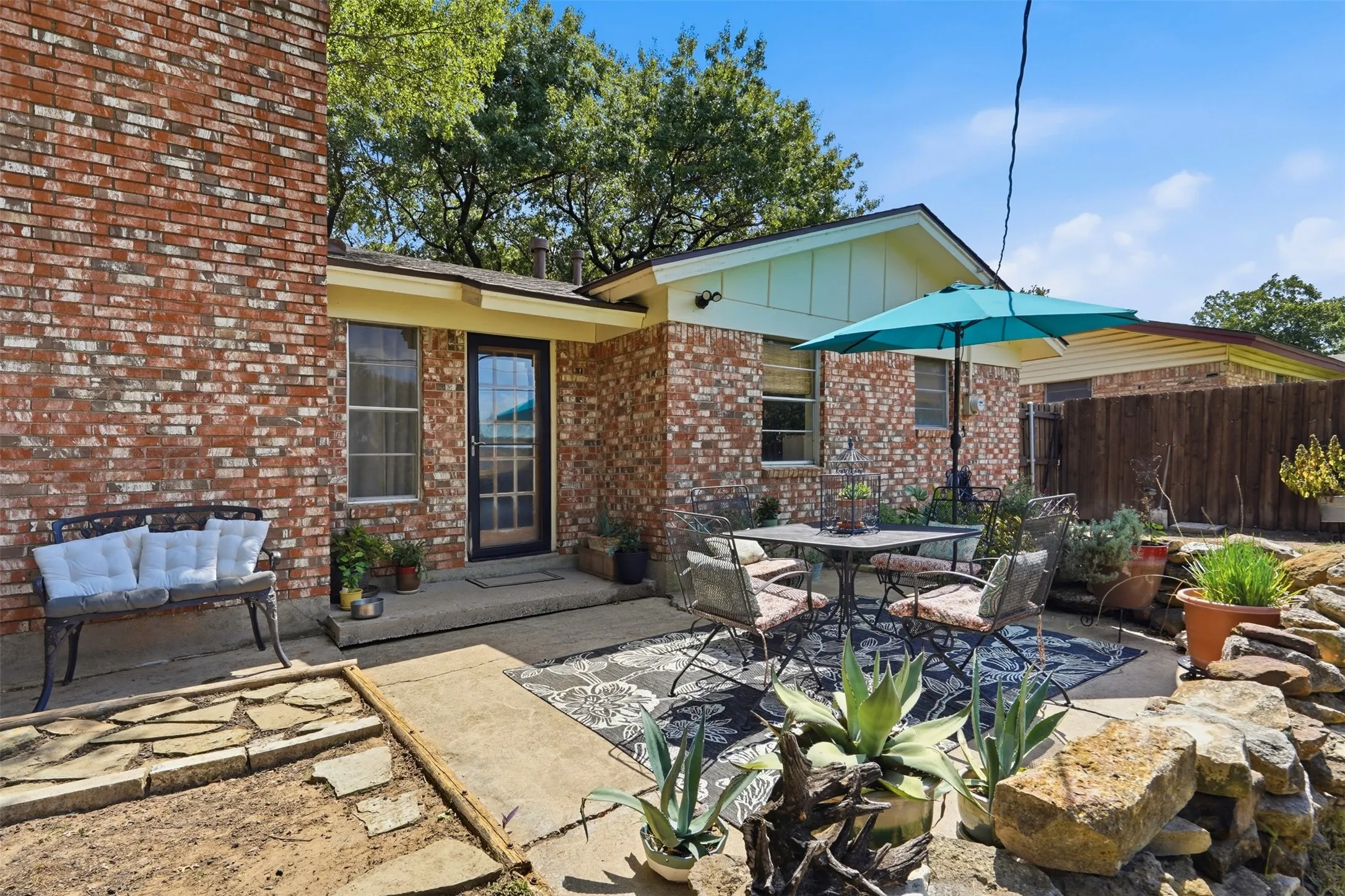 Single Family Residence For Sale in Tarrant County , 5709 Starlight Drive, Haltom City, Texas 76117, 3 Bedroom, 2 Bathroom, 2 Garage spaces, 1,666 Sqft, built in 1963, mls#21353950, Real Estate Agent in Haltom City, Homes For Sale in Tarrant county, Homes For Sale in Haltom City, Realtor in Haltom City Texas, Real Estate Brokerage Independent Realty Texas, Luminita Cordes Realtor