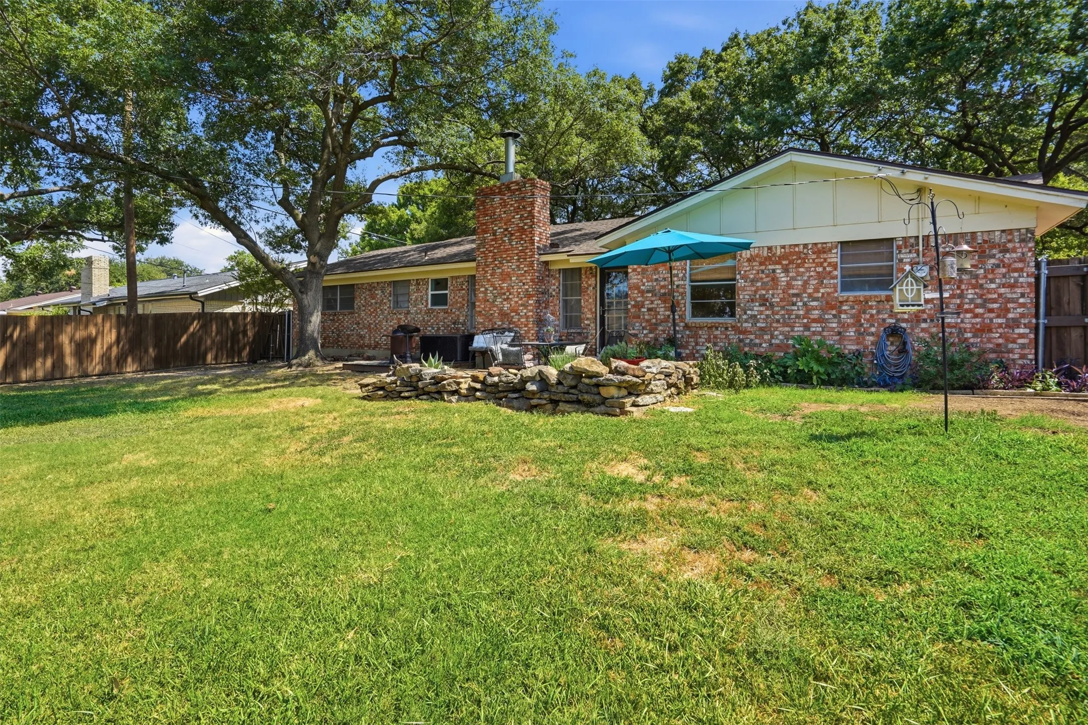 Single Family Residence For Sale in Tarrant County , 5709 Starlight Drive, Haltom City, Texas 76117, 3 Bedroom, 2 Bathroom, 2 Garage spaces, 1,666 Sqft, built in 1963, mls#21353950, Real Estate Agent in Haltom City, Homes For Sale in Tarrant county, Homes For Sale in Haltom City, Realtor in Haltom City Texas, Real Estate Brokerage Independent Realty Texas, Luminita Cordes Realtor