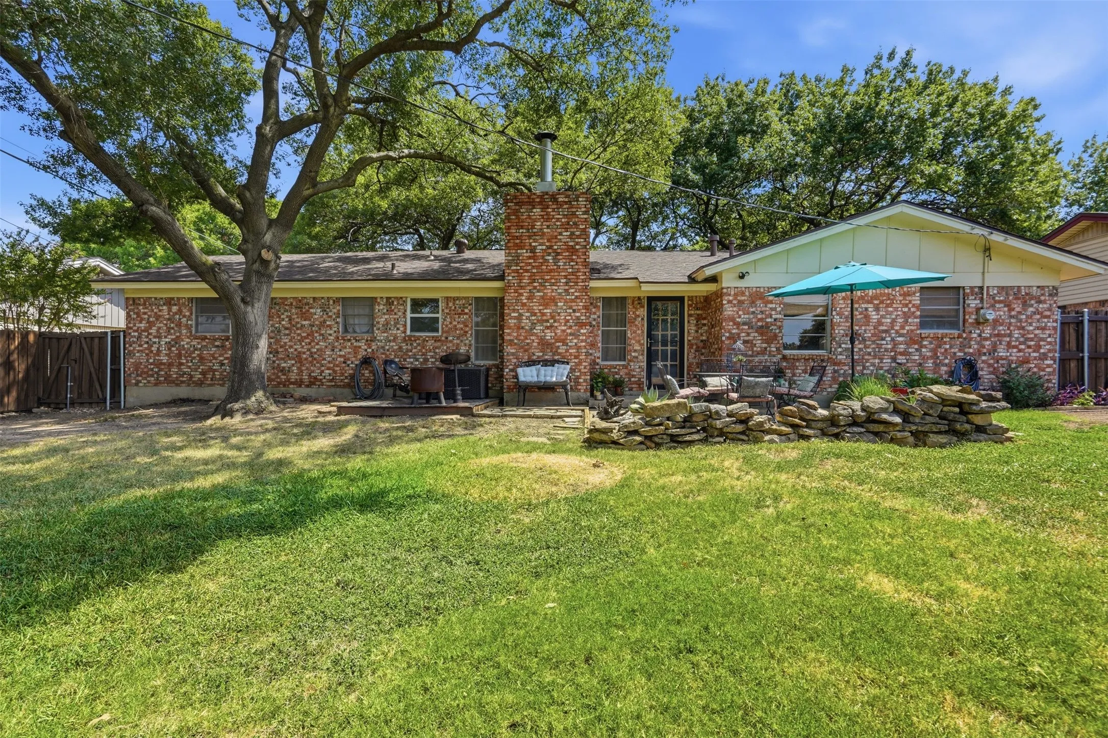 Single Family Residence For Sale in Tarrant County , 5709 Starlight Drive, Haltom City, Texas 76117, 3 Bedroom, 2 Bathroom, 2 Garage spaces, 1,666 Sqft, built in 1963, mls#21353950, Real Estate Agent in Haltom City, Homes For Sale in Tarrant county, Homes For Sale in Haltom City, Realtor in Haltom City Texas, Real Estate Brokerage Independent Realty Texas, Luminita Cordes Realtor