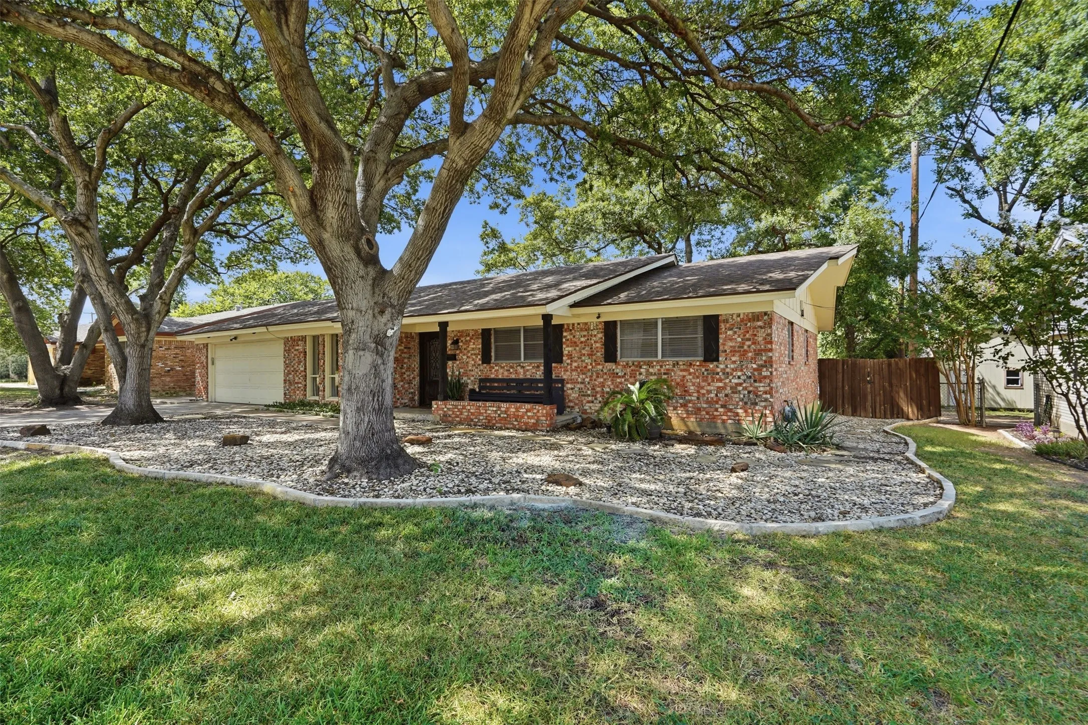 Single Family Residence For Sale in Tarrant County , 5709 Starlight Drive, Haltom City, Texas 76117, 3 Bedroom, 2 Bathroom, 2 Garage spaces, 1,666 Sqft, built in 1963, mls#21353950, Real Estate Agent in Haltom City, Homes For Sale in Tarrant county, Homes For Sale in Haltom City, Realtor in Haltom City Texas, Real Estate Brokerage Independent Realty Texas, Luminita Cordes Realtor