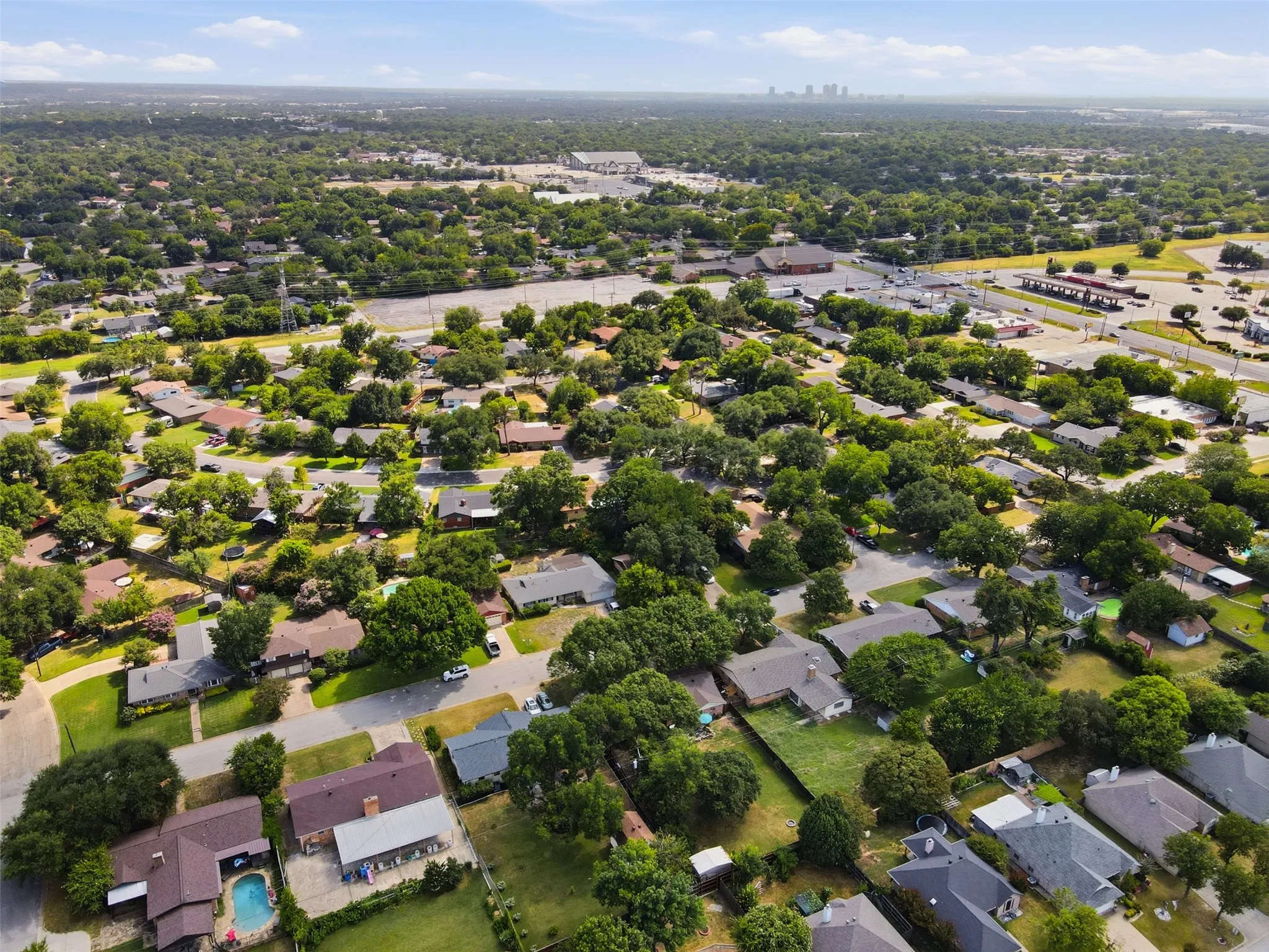 Single Family Residence For Sale in Tarrant County , 5709 Starlight Drive, Haltom City, Texas 76117, 3 Bedroom, 2 Bathroom, 2 Garage spaces, 1,666 Sqft, built in 1963, mls#21353950, Real Estate Agent in Haltom City, Homes For Sale in Tarrant county, Homes For Sale in Haltom City, Realtor in Haltom City Texas, Real Estate Brokerage Independent Realty Texas, Luminita Cordes Realtor