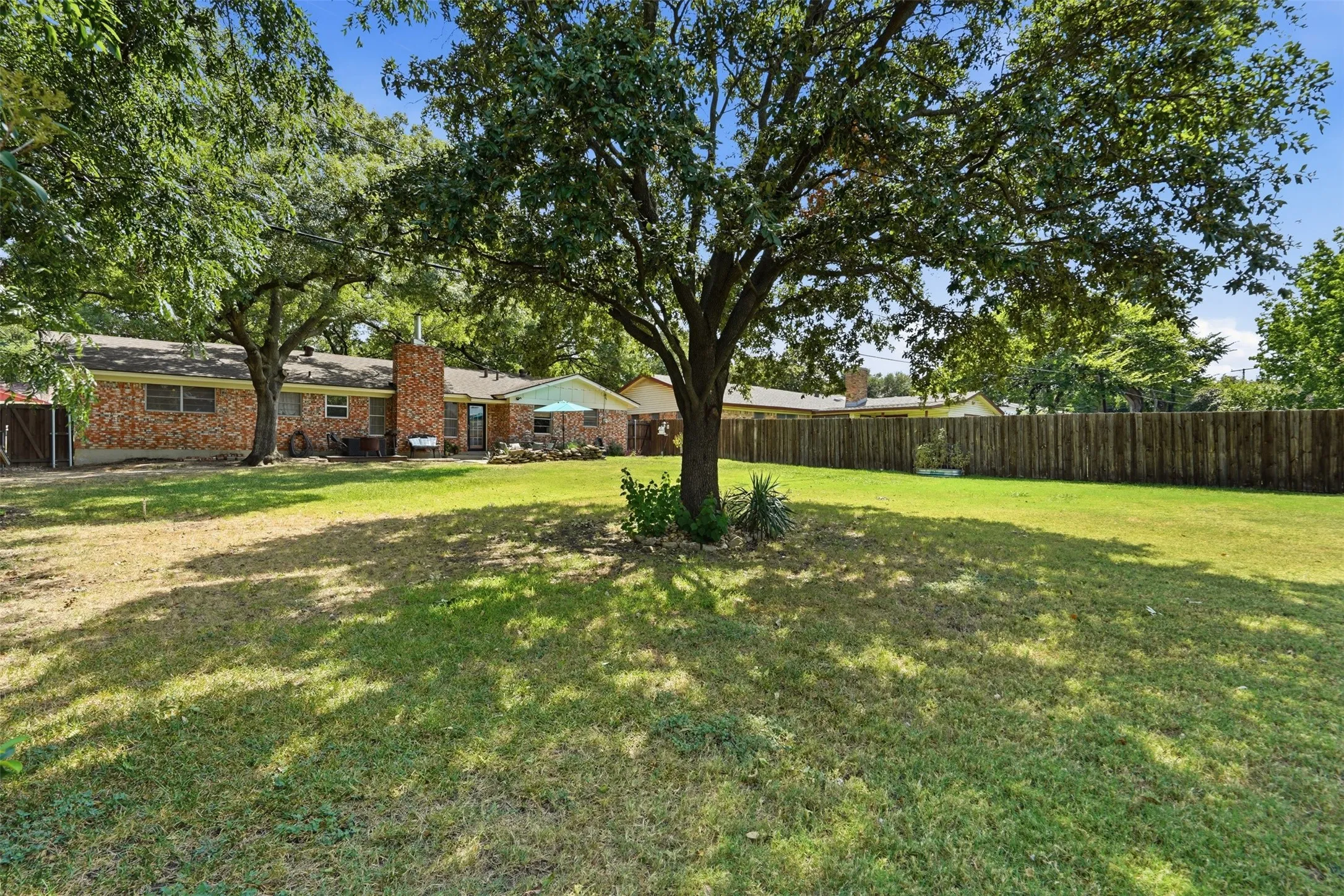 Single Family Residence For Sale in Tarrant County , 5709 Starlight Drive, Haltom City, Texas 76117, 3 Bedroom, 2 Bathroom, 2 Garage spaces, 1,666 Sqft, built in 1963, mls#21353950, Real Estate Agent in Haltom City, Homes For Sale in Tarrant county, Homes For Sale in Haltom City, Realtor in Haltom City Texas, Real Estate Brokerage Independent Realty Texas, Luminita Cordes Realtor