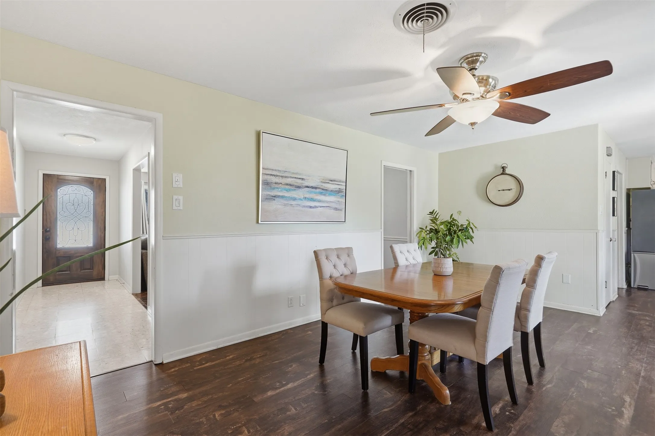 Single Family Residence For Sale in Tarrant County , 5709 Starlight Drive, Haltom City, Texas 76117, 3 Bedroom, 2 Bathroom, 2 Garage spaces, 1,666 Sqft, built in 1963, mls#21353950, Real Estate Agent in Haltom City, Homes For Sale in Tarrant county, Homes For Sale in Haltom City, Realtor in Haltom City Texas, Real Estate Brokerage Independent Realty Texas, Luminita Cordes Realtor