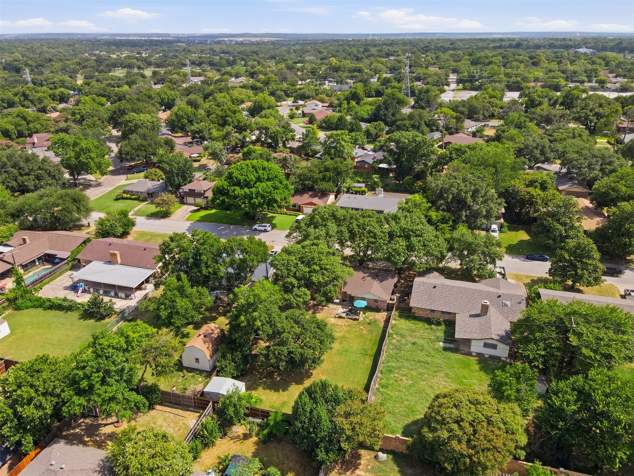 Single Family Residence For Sale in Tarrant County , 5709 Starlight Drive, Haltom City, Texas 76117, 3 Bedroom, 2 Bathroom, 2 Garage spaces, 1,666 Sqft, built in 1963, mls#21353950, Real Estate Agent in Haltom City, Homes For Sale in Tarrant county, Homes For Sale in Haltom City, Realtor in Haltom City Texas, Real Estate Brokerage Independent Realty Texas, Luminita Cordes Realtor