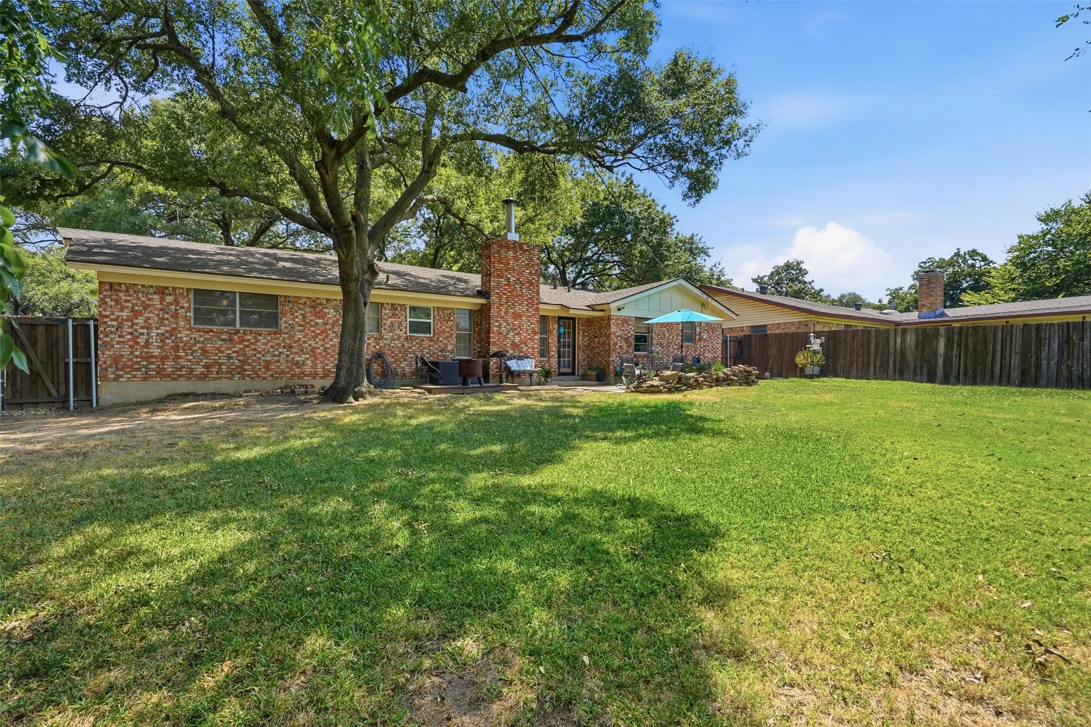 Single Family Residence For Sale in Tarrant County , 5709 Starlight Drive, Haltom City, Texas 76117, 3 Bedroom, 2 Bathroom, 2 Garage spaces, 1,666 Sqft, built in 1963, mls#21353950, Real Estate Agent in Haltom City, Homes For Sale in Tarrant county, Homes For Sale in Haltom City, Realtor in Haltom City Texas, Real Estate Brokerage Independent Realty Texas, Luminita Cordes Realtor