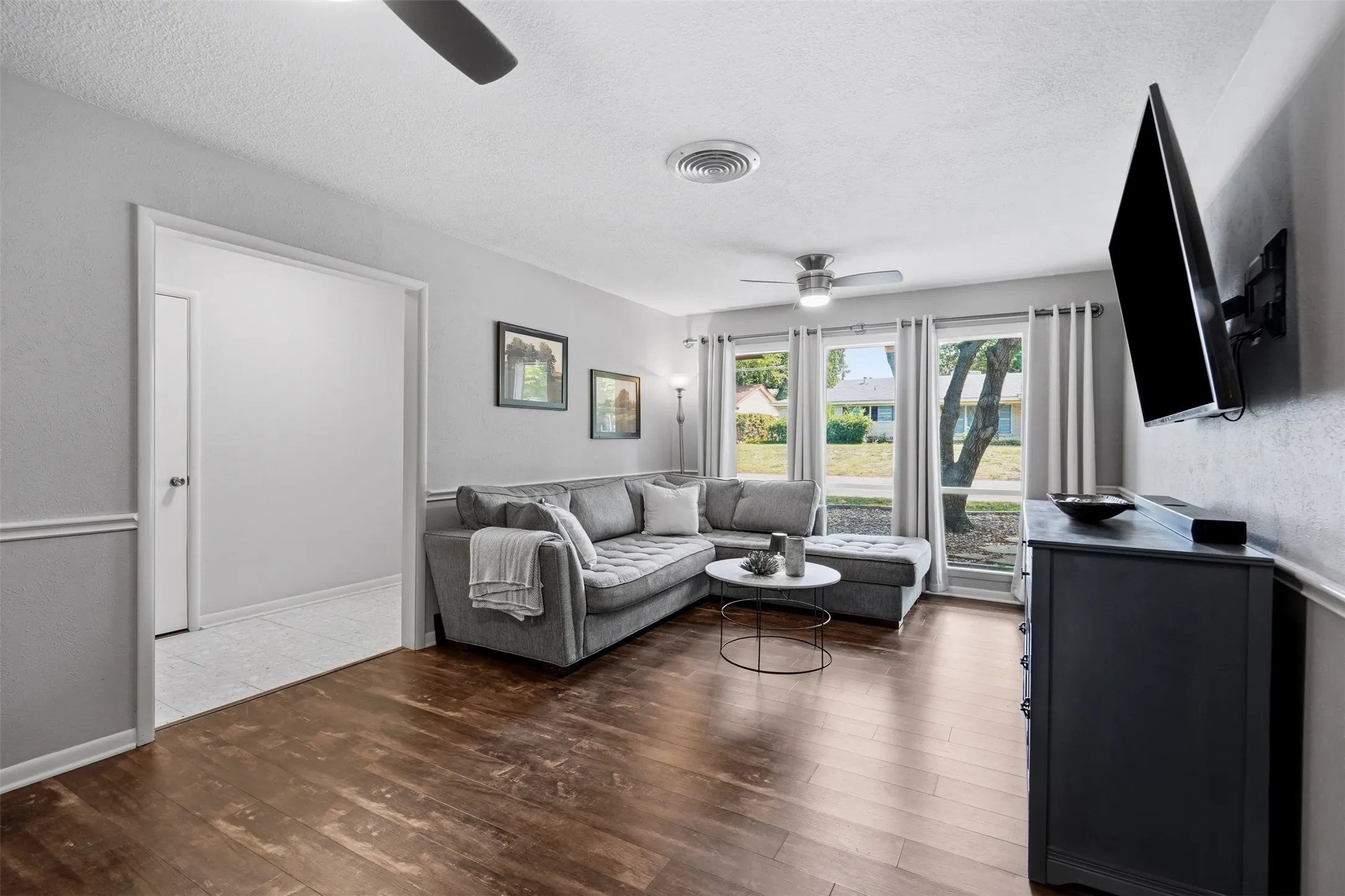 Single Family Residence For Sale in Tarrant County , 5709 Starlight Drive, Haltom City, Texas 76117, 3 Bedroom, 2 Bathroom, 2 Garage spaces, 1,666 Sqft, built in 1963, mls#21353950, Real Estate Agent in Haltom City, Homes For Sale in Tarrant county, Homes For Sale in Haltom City, Realtor in Haltom City Texas, Real Estate Brokerage Independent Realty Texas, Luminita Cordes Realtor