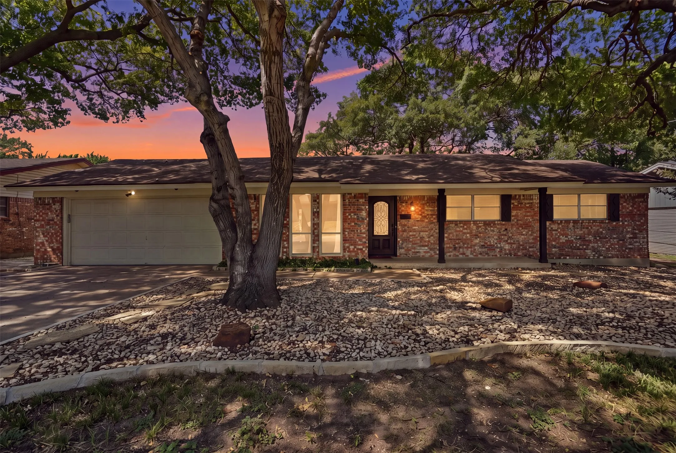 Single Family Residence For Sale in Tarrant County , 5709 Starlight Drive, Haltom City, Texas 76117, 3 Bedroom, 2 Bathroom, 2 Garage spaces, 1,666 Sqft, built in 1963, mls#21353950, Real Estate Agent in Haltom City, Homes For Sale in Tarrant county, Homes For Sale in Haltom City, Realtor in Haltom City Texas, Real Estate Brokerage Independent Realty Texas, Luminita Cordes Realtor
