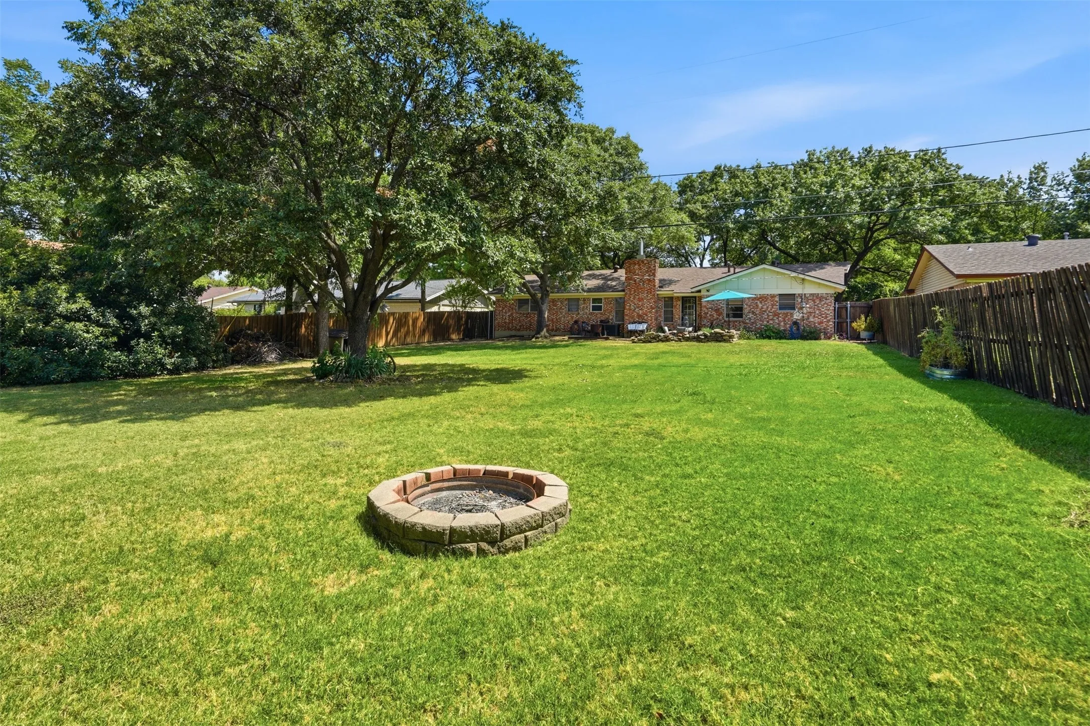 Single Family Residence For Sale in Tarrant County , 5709 Starlight Drive, Haltom City, Texas 76117, 3 Bedroom, 2 Bathroom, 2 Garage spaces, 1,666 Sqft, built in 1963, mls#21353950, Real Estate Agent in Haltom City, Homes For Sale in Tarrant county, Homes For Sale in Haltom City, Realtor in Haltom City Texas, Real Estate Brokerage Independent Realty Texas, Luminita Cordes Realtor
