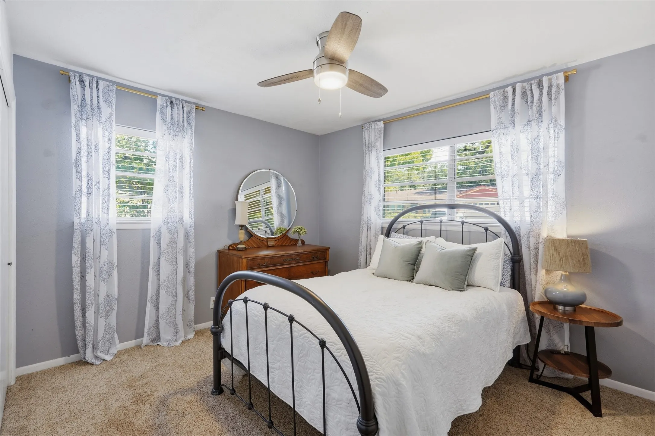 Single Family Residence For Sale in Tarrant County , 5709 Starlight Drive, Haltom City, Texas 76117, 3 Bedroom, 2 Bathroom, 2 Garage spaces, 1,666 Sqft, built in 1963, mls#21353950, Real Estate Agent in Haltom City, Homes For Sale in Tarrant county, Homes For Sale in Haltom City, Realtor in Haltom City Texas, Real Estate Brokerage Independent Realty Texas, Luminita Cordes Realtor