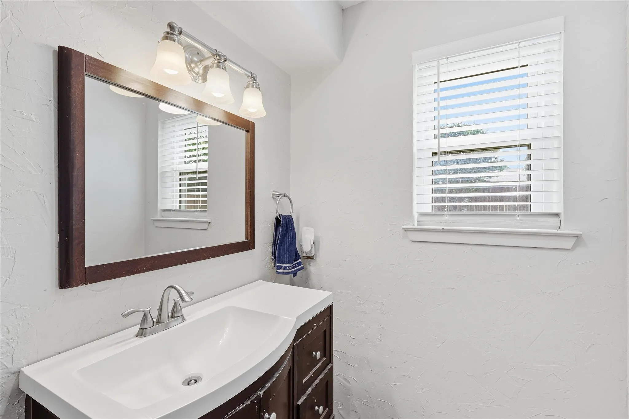 Single Family Residence For Sale in Tarrant County , 1104 Monterrey Street, Bedford, Texas 76022, 4 Bedroom, 2 Bathroom, 2 Garage spaces, 1,616 Sqft, built in 1976, mls#21353992, Real Estate Agent in Bedford, Homes For Sale in Tarrant county, Homes For Sale in Bedford, Realtor in Bedford Texas, Real Estate Brokerage Independent Realty Texas, Luminita Cordes Realtor
