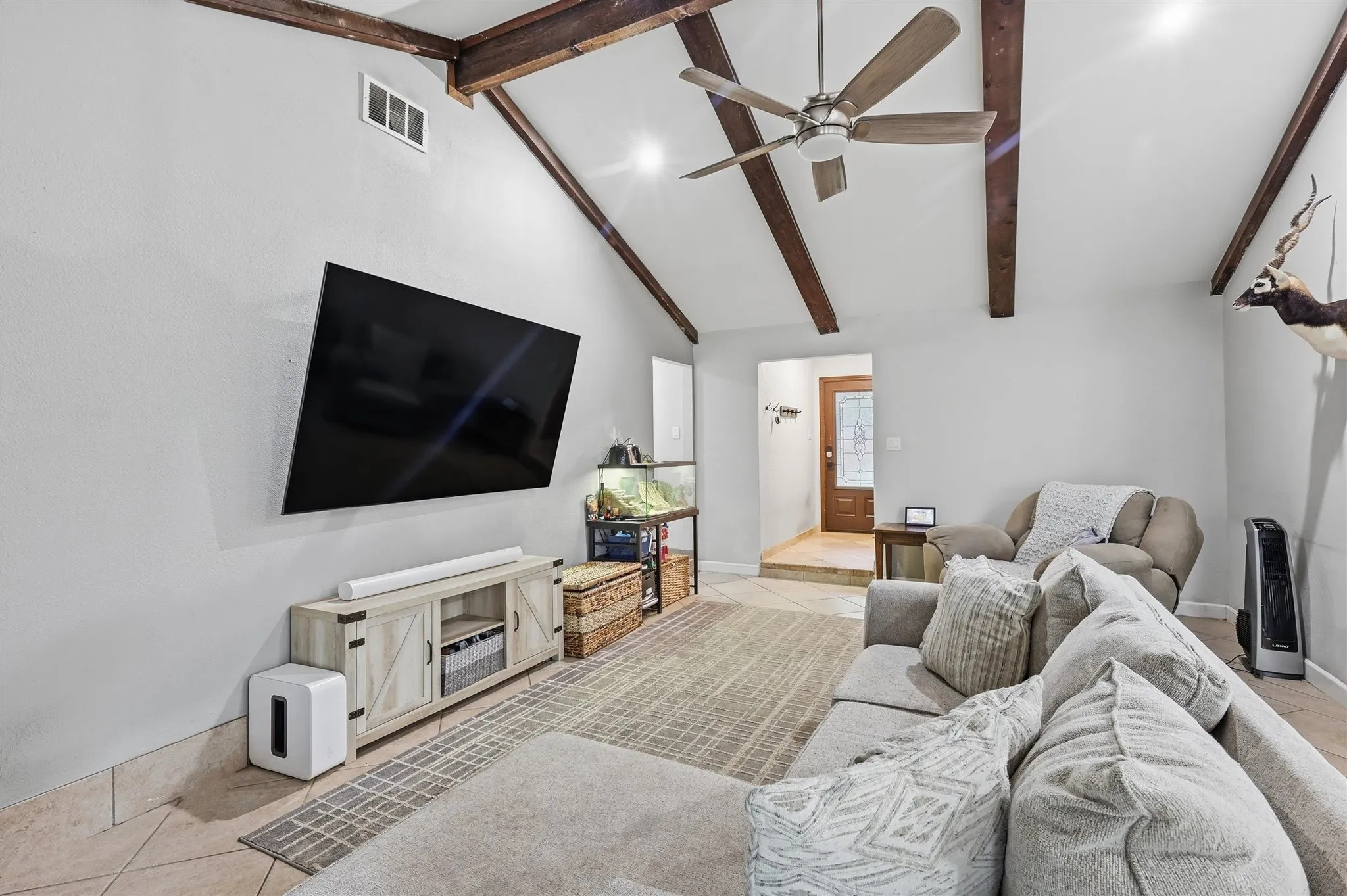 Single Family Residence For Sale in Tarrant County , 1104 Monterrey Street, Bedford, Texas 76022, 4 Bedroom, 2 Bathroom, 2 Garage spaces, 1,616 Sqft, built in 1976, mls#21353992, Real Estate Agent in Bedford, Homes For Sale in Tarrant county, Homes For Sale in Bedford, Realtor in Bedford Texas, Real Estate Brokerage Independent Realty Texas, Luminita Cordes Realtor