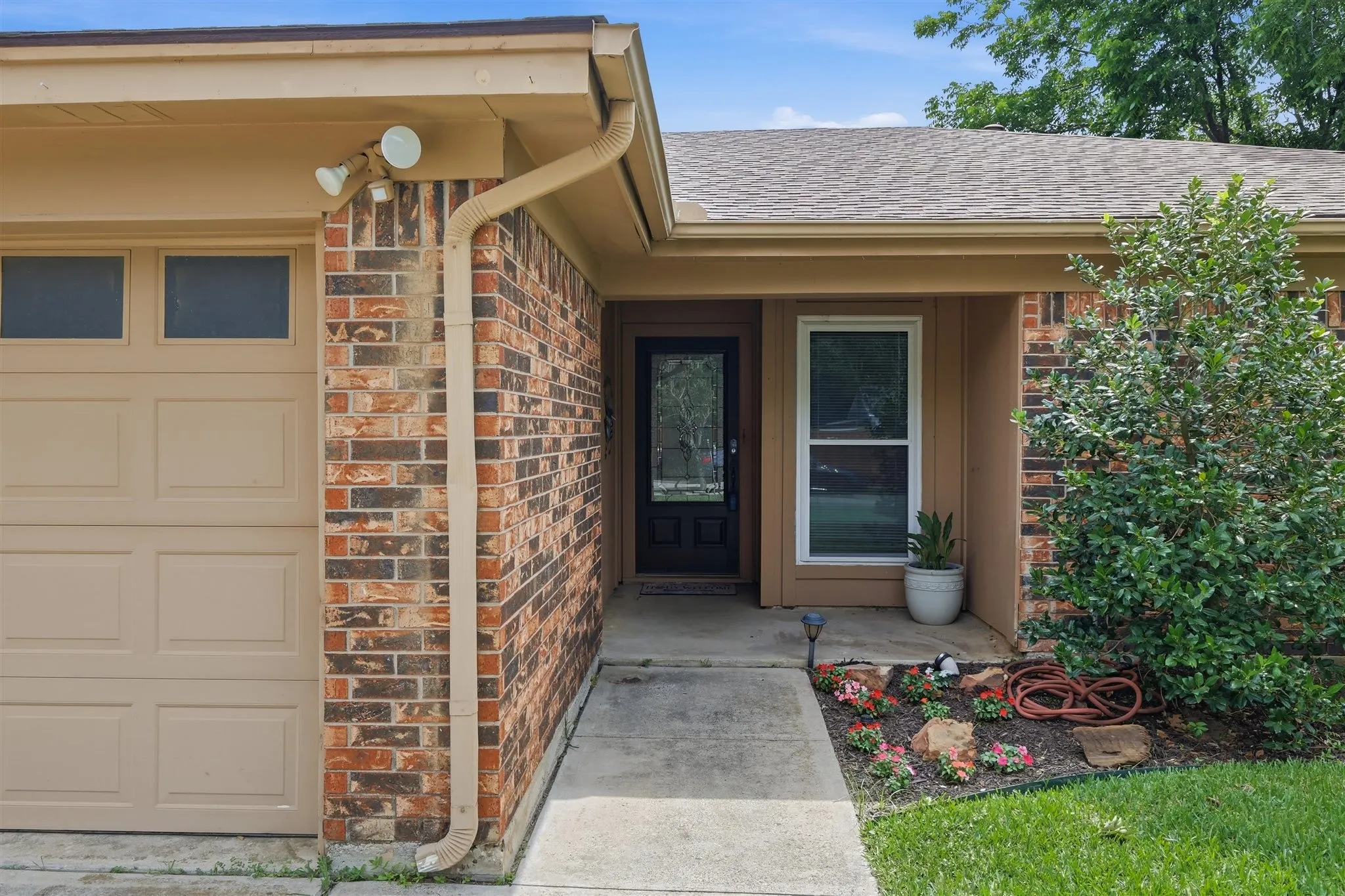 Single Family Residence For Sale in Tarrant County , 1104 Monterrey Street, Bedford, Texas 76022, 4 Bedroom, 2 Bathroom, 2 Garage spaces, 1,616 Sqft, built in 1976, mls#21353992, Real Estate Agent in Bedford, Homes For Sale in Tarrant county, Homes For Sale in Bedford, Realtor in Bedford Texas, Real Estate Brokerage Independent Realty Texas, Luminita Cordes Realtor