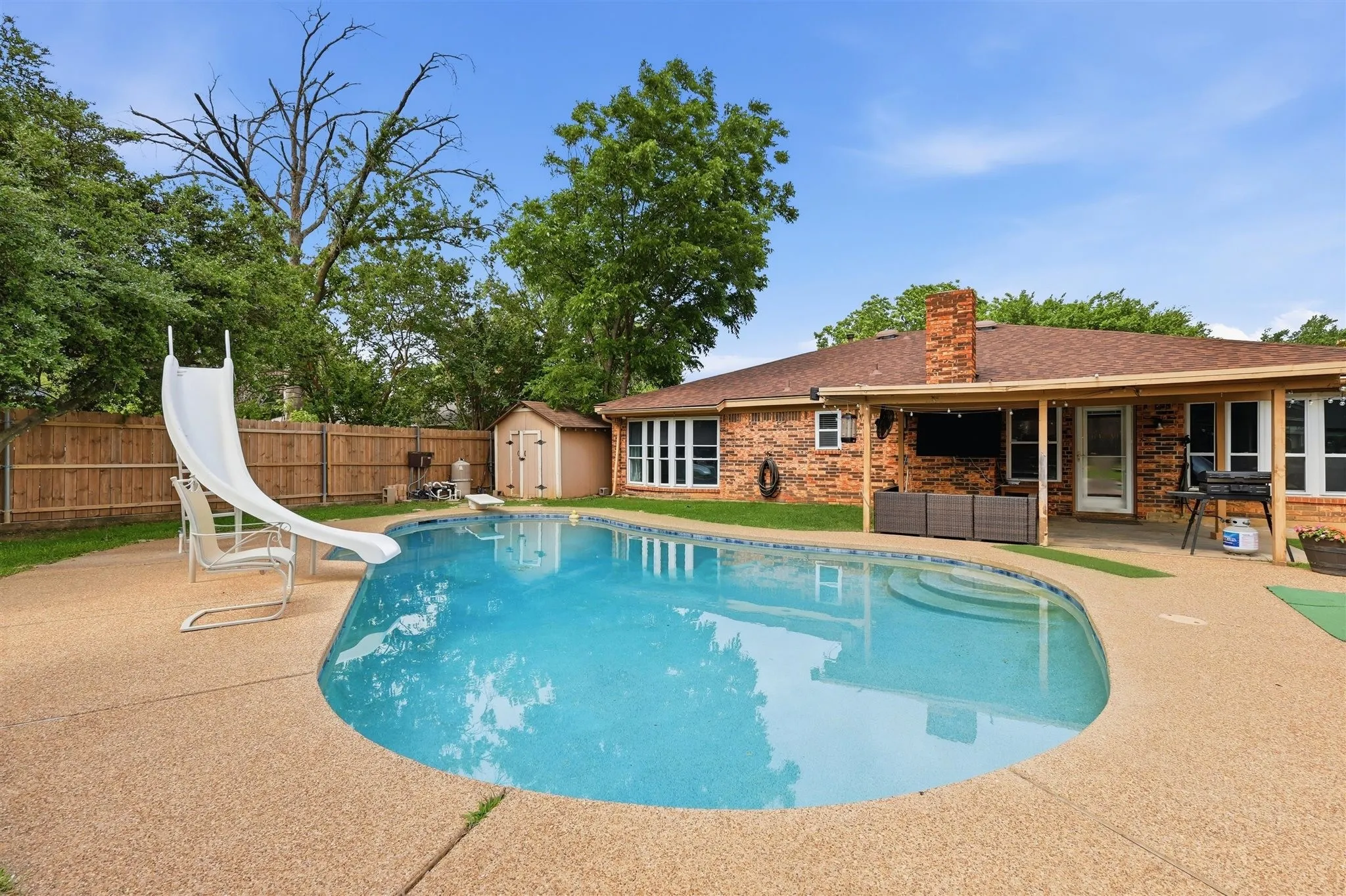 Single Family Residence For Sale in Tarrant County , 1104 Monterrey Street, Bedford, Texas 76022, 4 Bedroom, 2 Bathroom, 2 Garage spaces, 1,616 Sqft, built in 1976, mls#21353992, Real Estate Agent in Bedford, Homes For Sale in Tarrant county, Homes For Sale in Bedford, Realtor in Bedford Texas, Real Estate Brokerage Independent Realty Texas, Luminita Cordes Realtor
