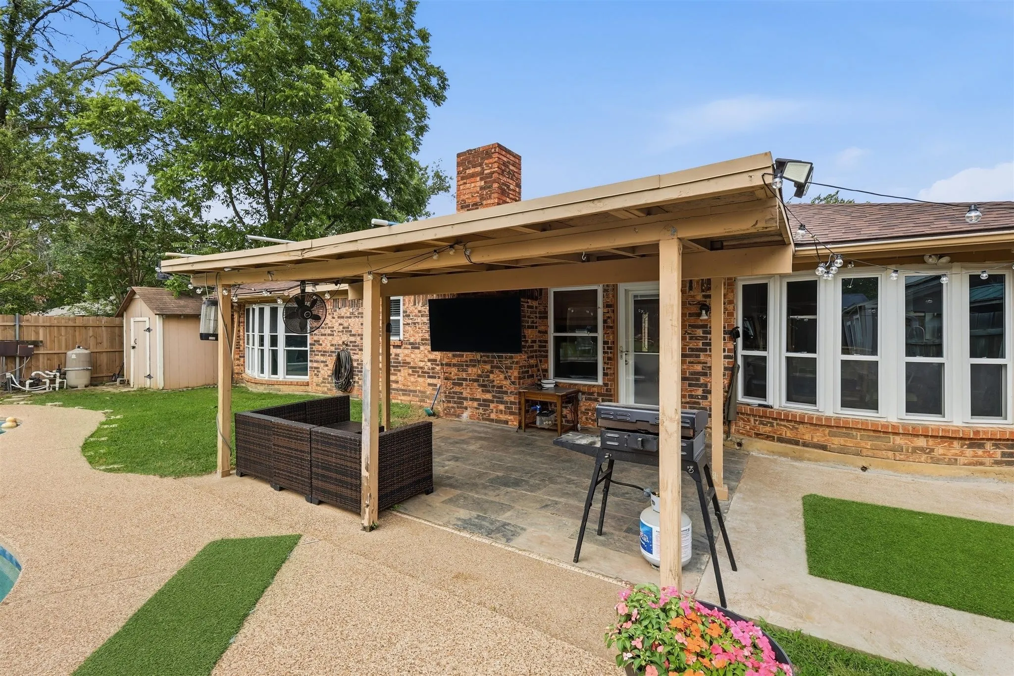 Single Family Residence For Sale in Tarrant County , 1104 Monterrey Street, Bedford, Texas 76022, 4 Bedroom, 2 Bathroom, 2 Garage spaces, 1,616 Sqft, built in 1976, mls#21353992, Real Estate Agent in Bedford, Homes For Sale in Tarrant county, Homes For Sale in Bedford, Realtor in Bedford Texas, Real Estate Brokerage Independent Realty Texas, Luminita Cordes Realtor