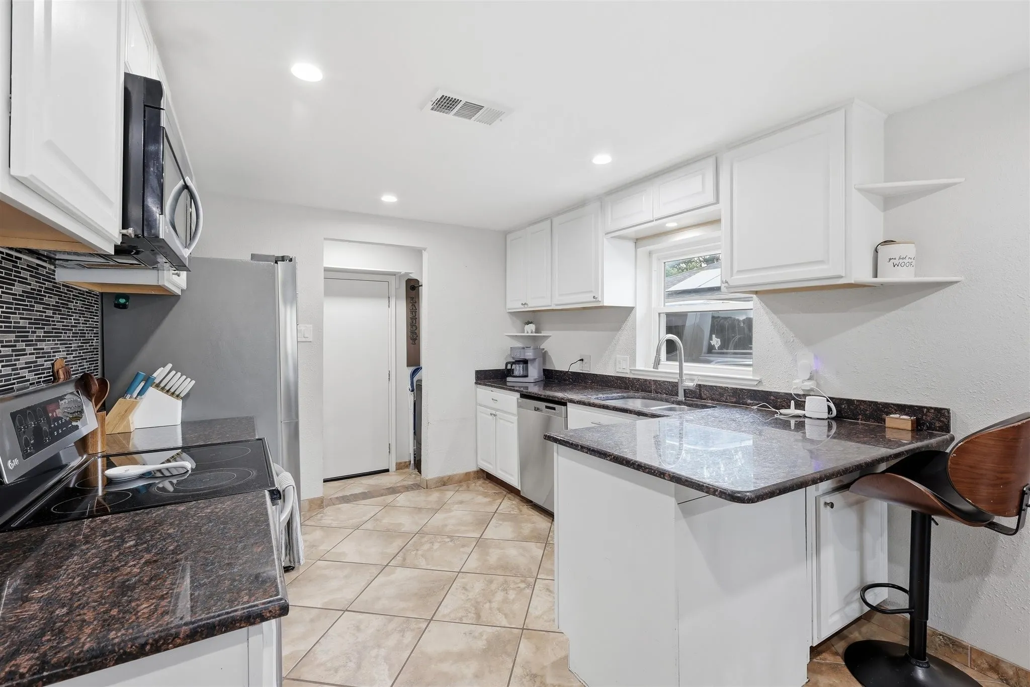 Single Family Residence For Sale in Tarrant County , 1104 Monterrey Street, Bedford, Texas 76022, 4 Bedroom, 2 Bathroom, 2 Garage spaces, 1,616 Sqft, built in 1976, mls#21353992, Real Estate Agent in Bedford, Homes For Sale in Tarrant county, Homes For Sale in Bedford, Realtor in Bedford Texas, Real Estate Brokerage Independent Realty Texas, Luminita Cordes Realtor