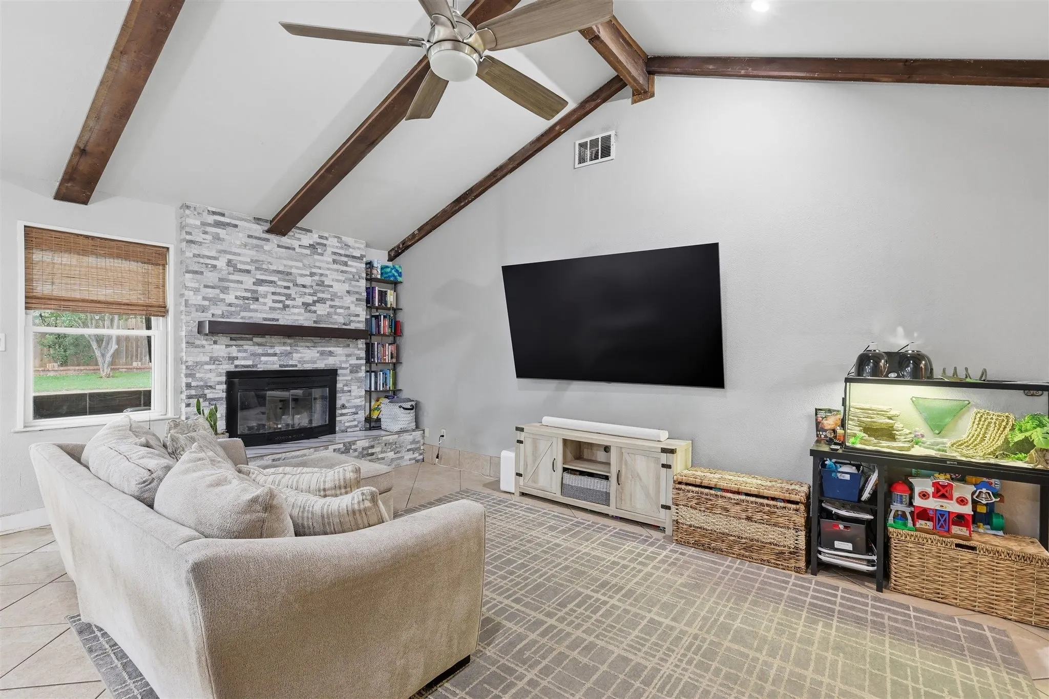 Single Family Residence For Sale in Tarrant County , 1104 Monterrey Street, Bedford, Texas 76022, 4 Bedroom, 2 Bathroom, 2 Garage spaces, 1,616 Sqft, built in 1976, mls#21353992, Real Estate Agent in Bedford, Homes For Sale in Tarrant county, Homes For Sale in Bedford, Realtor in Bedford Texas, Real Estate Brokerage Independent Realty Texas, Luminita Cordes Realtor