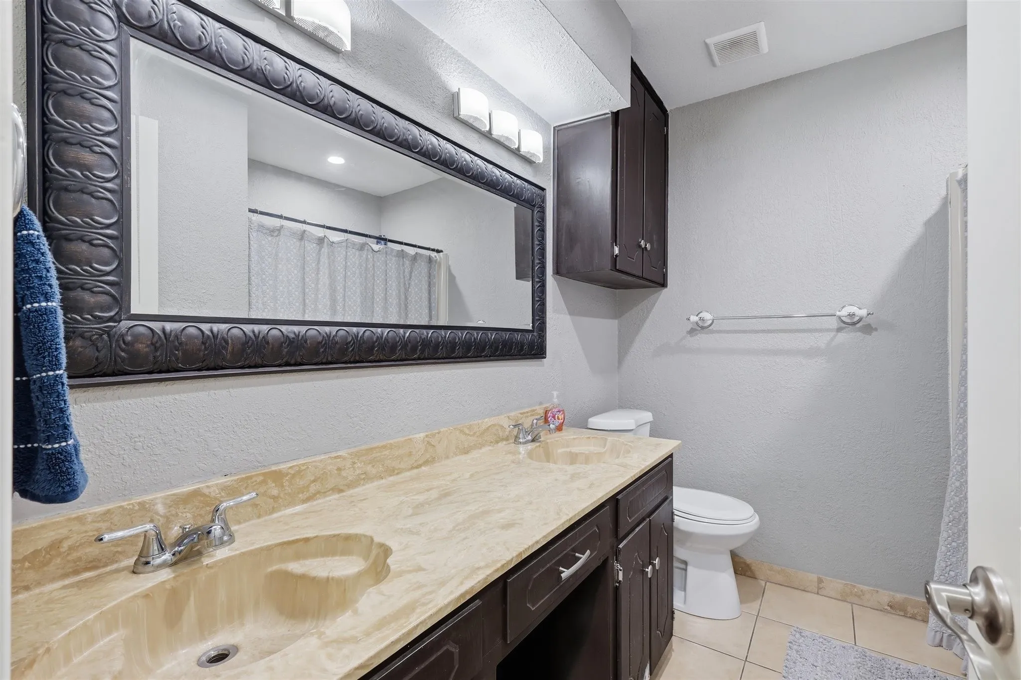 Single Family Residence For Sale in Tarrant County , 1104 Monterrey Street, Bedford, Texas 76022, 4 Bedroom, 2 Bathroom, 2 Garage spaces, 1,616 Sqft, built in 1976, mls#21353992, Real Estate Agent in Bedford, Homes For Sale in Tarrant county, Homes For Sale in Bedford, Realtor in Bedford Texas, Real Estate Brokerage Independent Realty Texas, Luminita Cordes Realtor