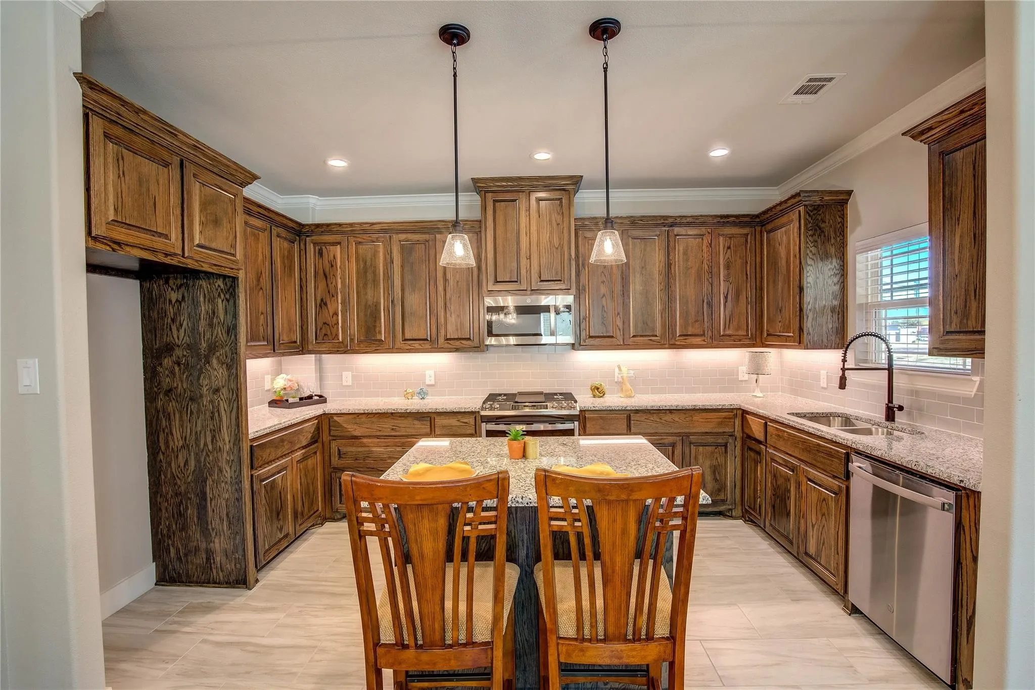 Apartment For Rent in Hopkins County , 431 Connally Street, Sulphur Springs, Texas 75482, 4 Bedrooms, 4 Bathrooms, 2 Garage spaces, 2,400 Sqft, built in 2022, Price $2,750, mls#21353609, Real Estate Agent in Sulphur Springs, Homes For Rent in Hopkins county, Homes For Rent in Sulphur Springs, Realtor in Sulphur Springs Texas, Real Estate Brokerage Independent Realty Texas, Luminita Cordes Realtor