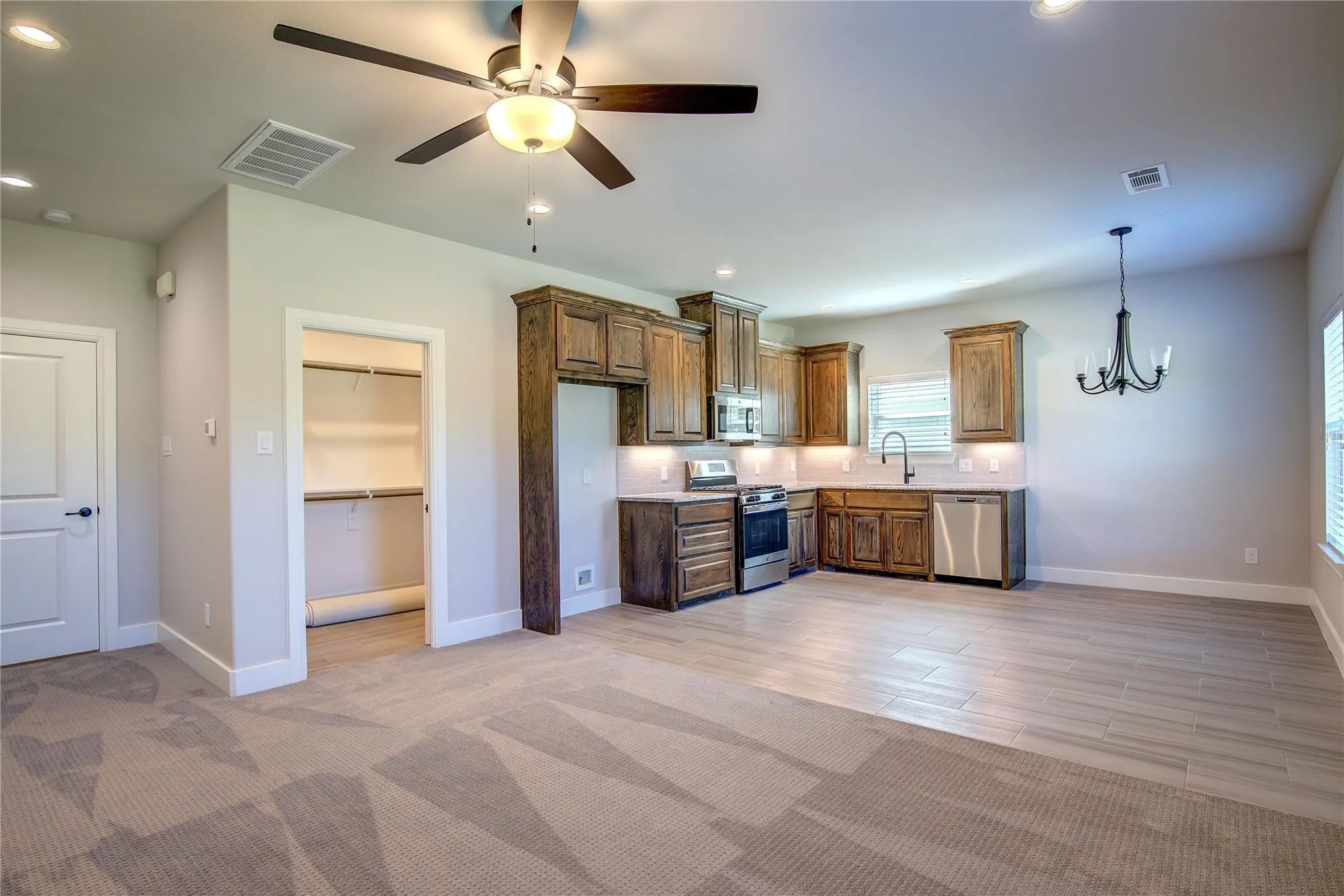 Apartment For Rent in Hopkins County , 431 Connally Street, Sulphur Springs, Texas 75482, 4 Bedrooms, 4 Bathrooms, 2 Garage spaces, 2,400 Sqft, built in 2022, Price $2,750, mls#21353609, Real Estate Agent in Sulphur Springs, Homes For Rent in Hopkins county, Homes For Rent in Sulphur Springs, Realtor in Sulphur Springs Texas, Real Estate Brokerage Independent Realty Texas, Luminita Cordes Realtor