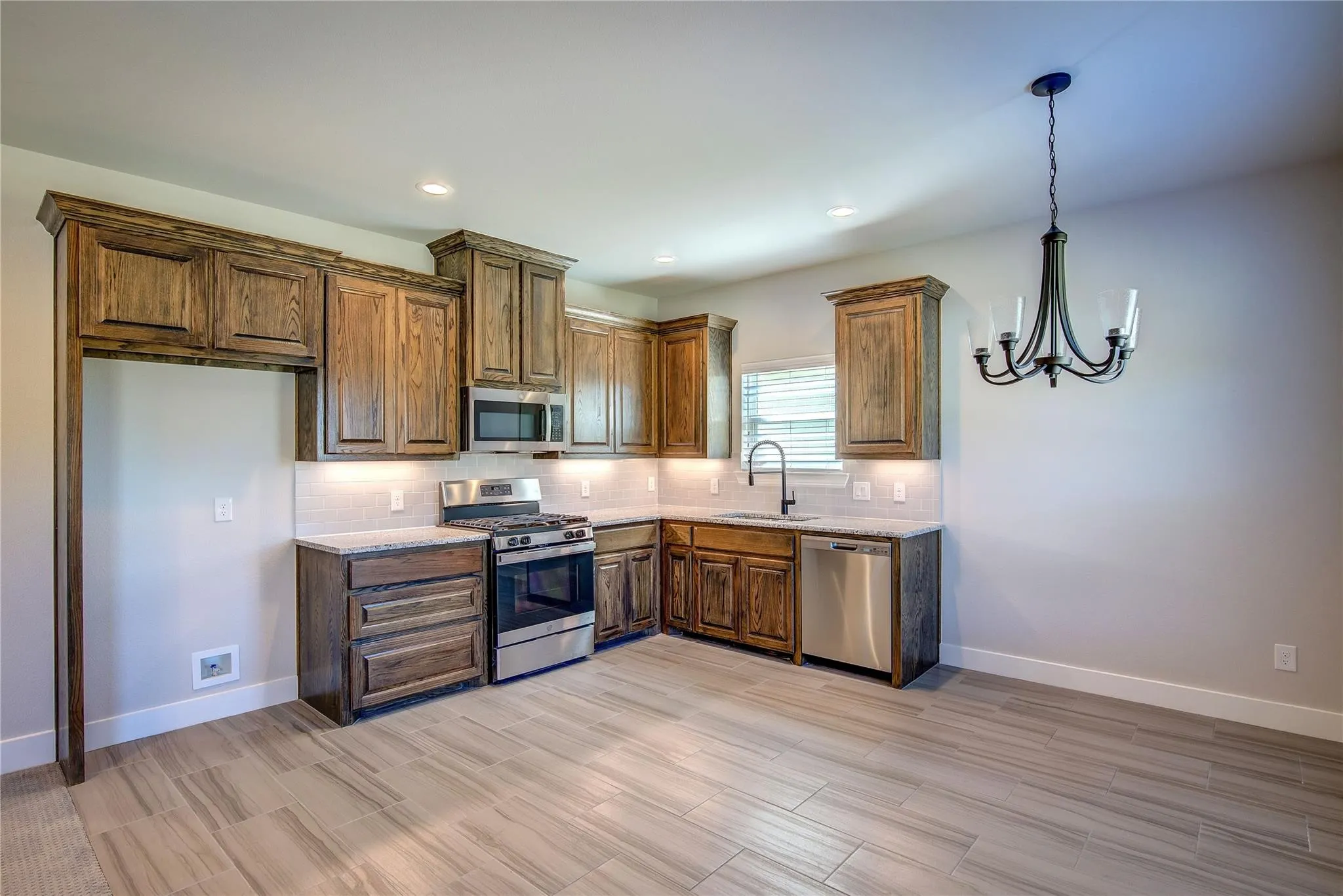 Apartment For Rent in Hopkins County , 431 Connally Street, Sulphur Springs, Texas 75482, 4 Bedrooms, 4 Bathrooms, 2 Garage spaces, 2,400 Sqft, built in 2022, Price $2,750, mls#21353609, Real Estate Agent in Sulphur Springs, Homes For Rent in Hopkins county, Homes For Rent in Sulphur Springs, Realtor in Sulphur Springs Texas, Real Estate Brokerage Independent Realty Texas, Luminita Cordes Realtor