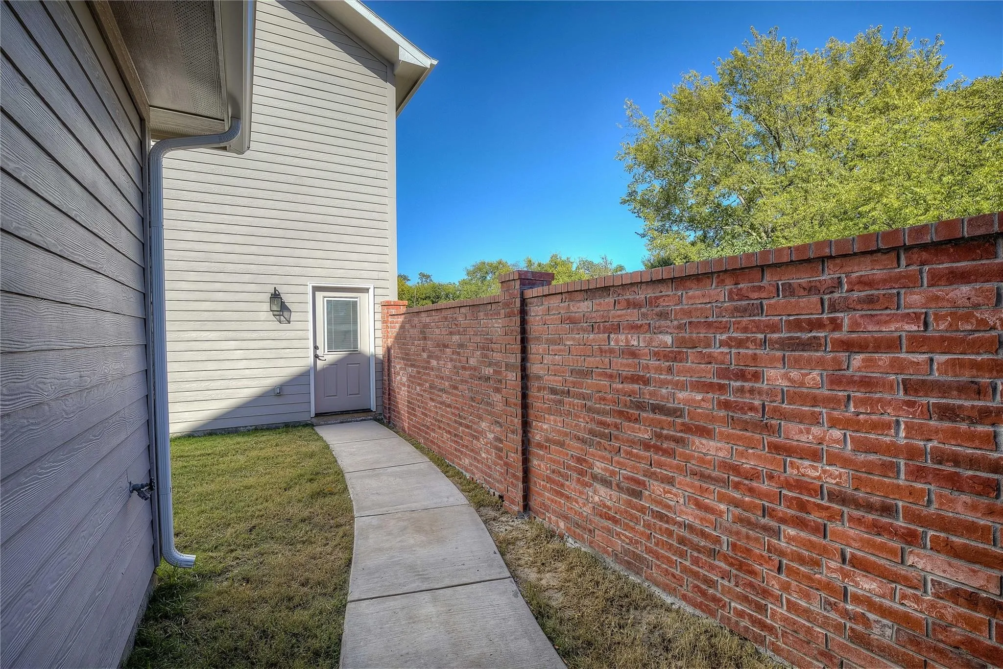 Apartment For Rent in Hopkins County , 431 Connally Street, Sulphur Springs, Texas 75482, 4 Bedrooms, 4 Bathrooms, 2 Garage spaces, 2,400 Sqft, built in 2022, Price $2,750, mls#21353609, Real Estate Agent in Sulphur Springs, Homes For Rent in Hopkins county, Homes For Rent in Sulphur Springs, Realtor in Sulphur Springs Texas, Real Estate Brokerage Independent Realty Texas, Luminita Cordes Realtor
