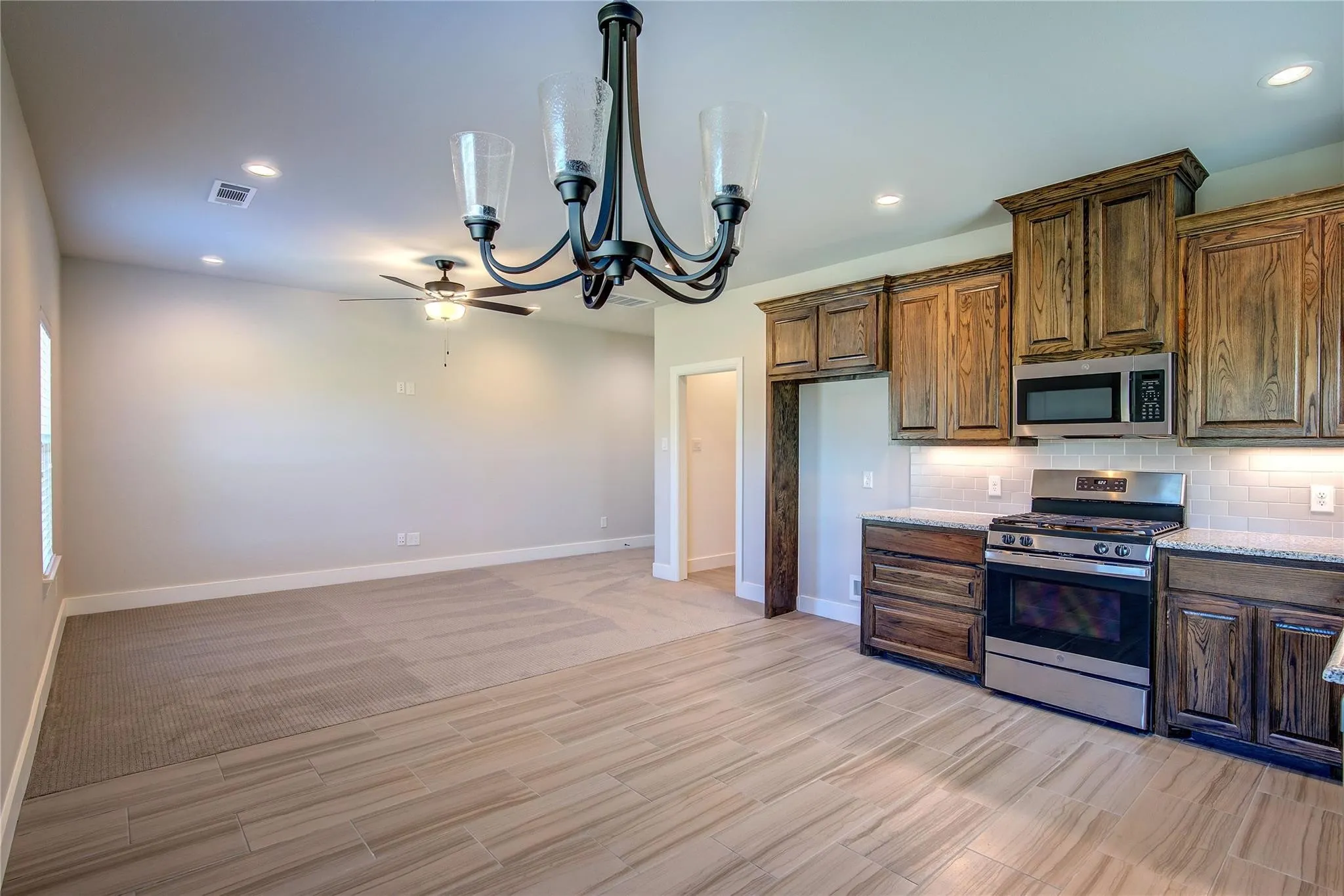 Apartment For Rent in Hopkins County , 431 Connally Street, Sulphur Springs, Texas 75482, 4 Bedrooms, 4 Bathrooms, 2 Garage spaces, 2,400 Sqft, built in 2022, Price $2,750, mls#21353609, Real Estate Agent in Sulphur Springs, Homes For Rent in Hopkins county, Homes For Rent in Sulphur Springs, Realtor in Sulphur Springs Texas, Real Estate Brokerage Independent Realty Texas, Luminita Cordes Realtor