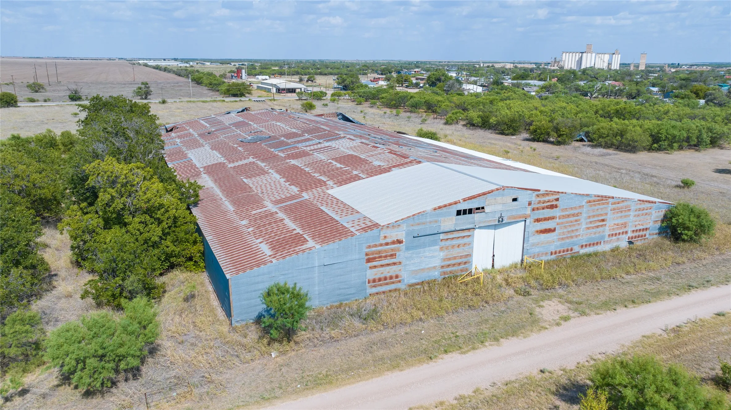 Large-scale metal structure with a partially rusted roof and wall panels
