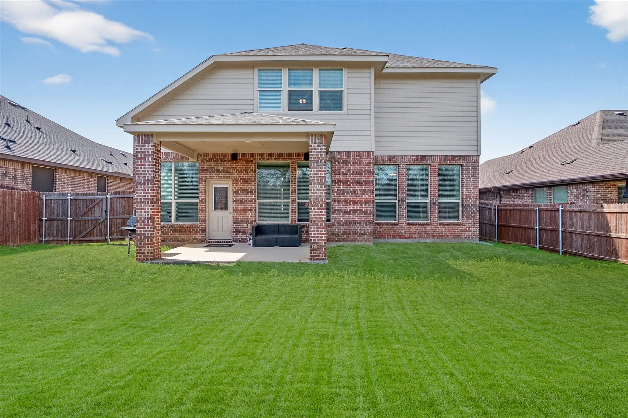 Single Family Residence For Sale in Tarrant County , 7815 Kettle Creek Drive, Arlington, Texas 76001, 4 Bedroom, 3 Bathroom, 2 Garage spaces, 2,544 Sqft, built in 2020, mls#21353959, Real Estate Agent in Arlington, Homes For Sale in Tarrant county, Homes For Sale in Arlington, Realtor in Arlington Texas, Real Estate Brokerage Independent Realty Texas, Luminita Cordes Realtor