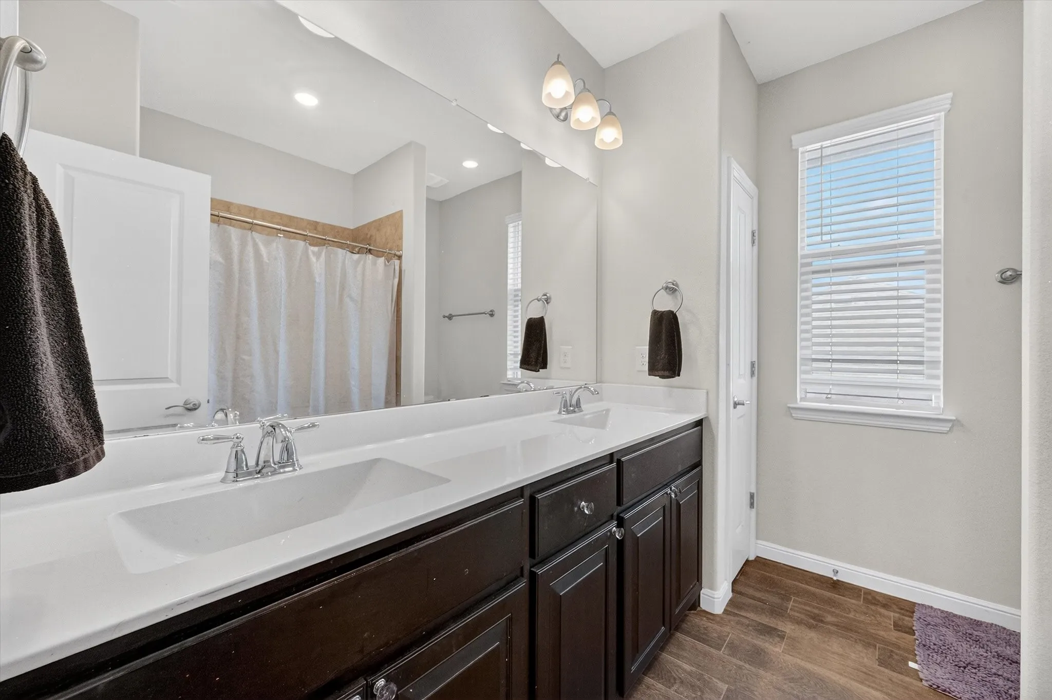 Single Family Residence For Sale in Tarrant County , 7815 Kettle Creek Drive, Arlington, Texas 76001, 4 Bedroom, 3 Bathroom, 2 Garage spaces, 2,544 Sqft, built in 2020, mls#21353959, Real Estate Agent in Arlington, Homes For Sale in Tarrant county, Homes For Sale in Arlington, Realtor in Arlington Texas, Real Estate Brokerage Independent Realty Texas, Luminita Cordes Realtor