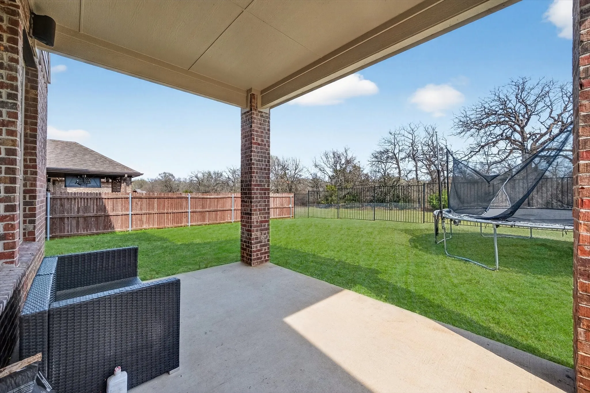 Single Family Residence For Sale in Tarrant County , 7815 Kettle Creek Drive, Arlington, Texas 76001, 4 Bedroom, 3 Bathroom, 2 Garage spaces, 2,544 Sqft, built in 2020, mls#21353959, Real Estate Agent in Arlington, Homes For Sale in Tarrant county, Homes For Sale in Arlington, Realtor in Arlington Texas, Real Estate Brokerage Independent Realty Texas, Luminita Cordes Realtor