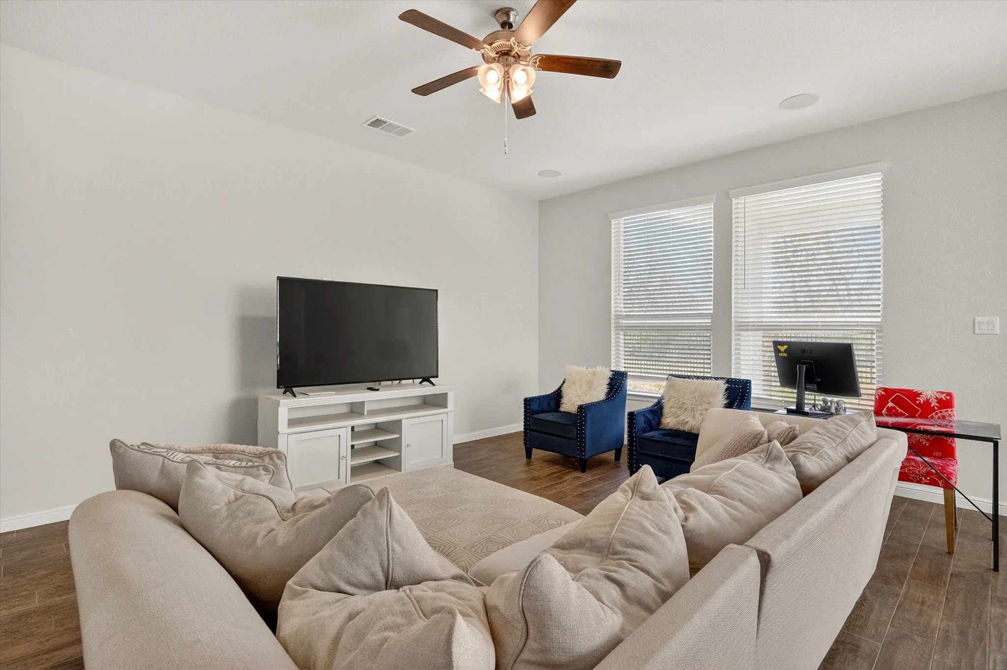 Single Family Residence For Sale in Tarrant County , 7815 Kettle Creek Drive, Arlington, Texas 76001, 4 Bedroom, 3 Bathroom, 2 Garage spaces, 2,544 Sqft, built in 2020, mls#21353959, Real Estate Agent in Arlington, Homes For Sale in Tarrant county, Homes For Sale in Arlington, Realtor in Arlington Texas, Real Estate Brokerage Independent Realty Texas, Luminita Cordes Realtor