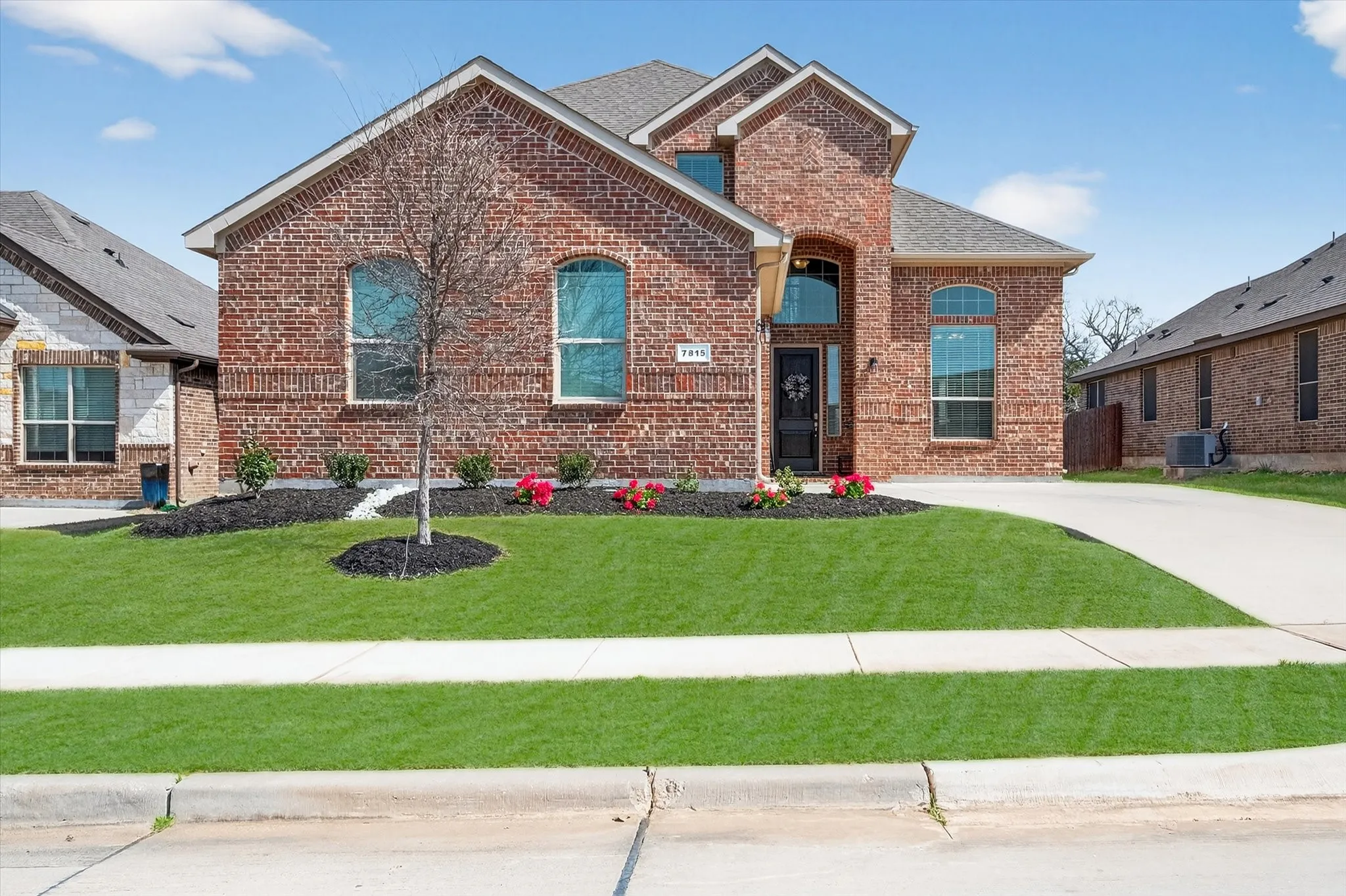 Single Family Residence For Sale in Tarrant County , 7815 Kettle Creek Drive, Arlington, Texas 76001, 4 Bedroom, 3 Bathroom, 2 Garage spaces, 2,544 Sqft, built in 2020, mls#21353959, Real Estate Agent in Arlington, Homes For Sale in Tarrant county, Homes For Sale in Arlington, Realtor in Arlington Texas, Real Estate Brokerage Independent Realty Texas, Luminita Cordes Realtor