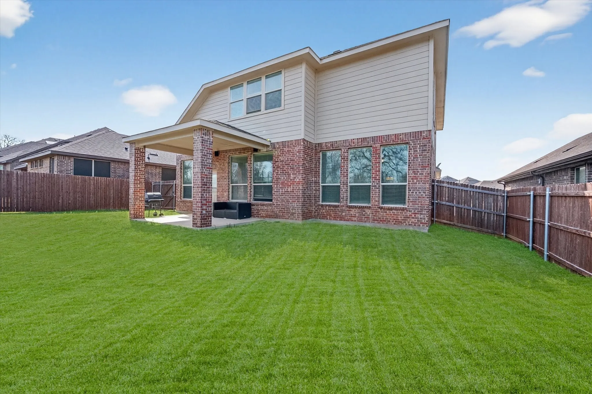 Single Family Residence For Sale in Tarrant County , 7815 Kettle Creek Drive, Arlington, Texas 76001, 4 Bedroom, 3 Bathroom, 2 Garage spaces, 2,544 Sqft, built in 2020, mls#21353959, Real Estate Agent in Arlington, Homes For Sale in Tarrant county, Homes For Sale in Arlington, Realtor in Arlington Texas, Real Estate Brokerage Independent Realty Texas, Luminita Cordes Realtor