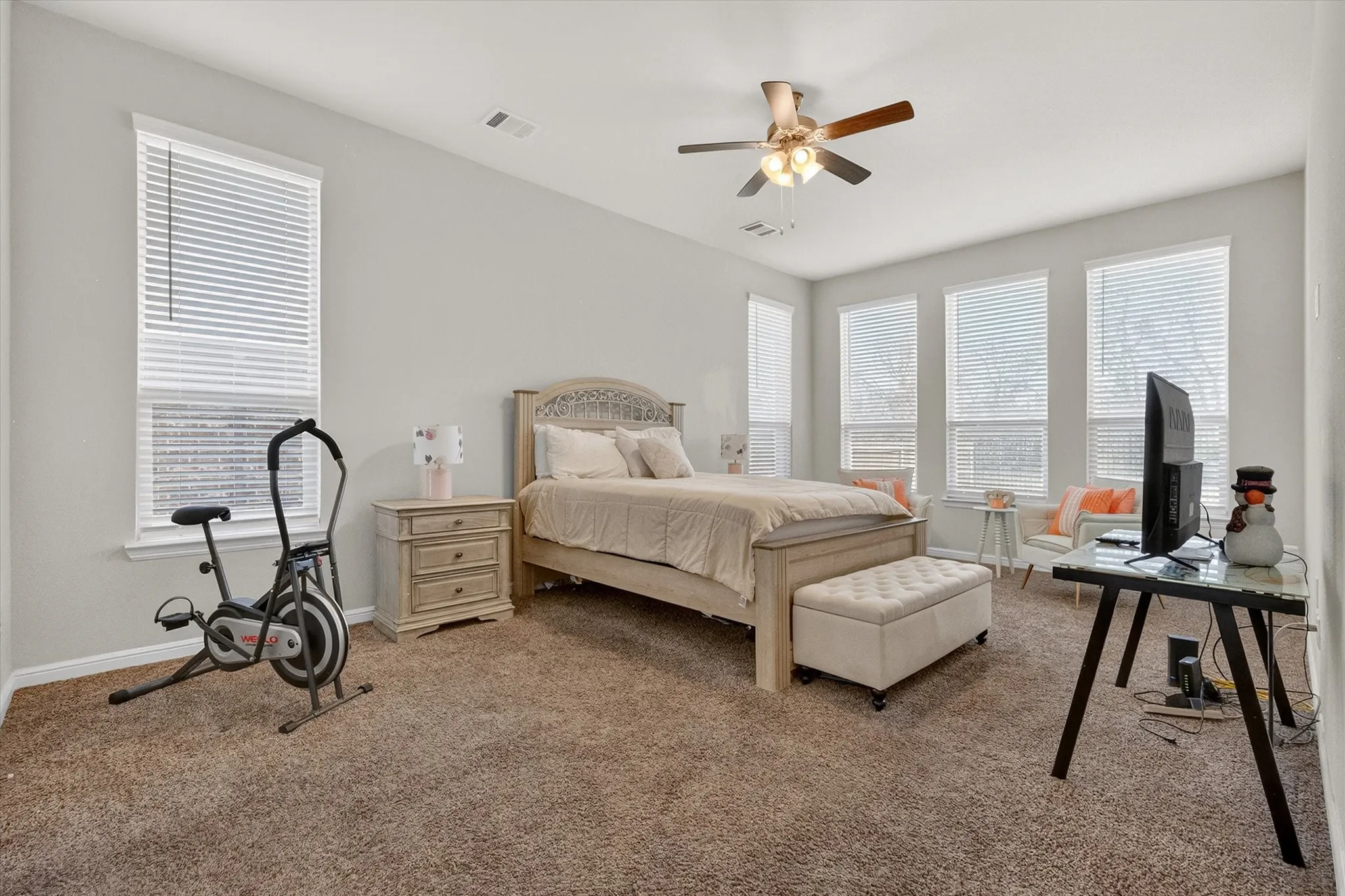 Single Family Residence For Sale in Tarrant County , 7815 Kettle Creek Drive, Arlington, Texas 76001, 4 Bedroom, 3 Bathroom, 2 Garage spaces, 2,544 Sqft, built in 2020, mls#21353959, Real Estate Agent in Arlington, Homes For Sale in Tarrant county, Homes For Sale in Arlington, Realtor in Arlington Texas, Real Estate Brokerage Independent Realty Texas, Luminita Cordes Realtor