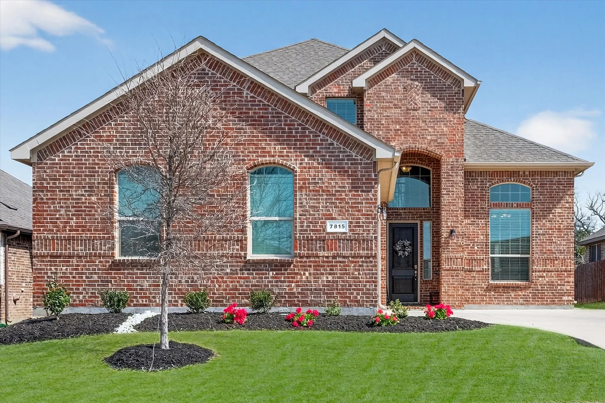 Single Family Residence For Sale in Tarrant County , 7815 Kettle Creek Drive, Arlington, Texas 76001, 4 Bedroom, 3 Bathroom, 2 Garage spaces, 2,544 Sqft, built in 2020, mls#21353959, Real Estate Agent in Arlington, Homes For Sale in Tarrant county, Homes For Sale in Arlington, Realtor in Arlington Texas, Real Estate Brokerage Independent Realty Texas, Luminita Cordes Realtor