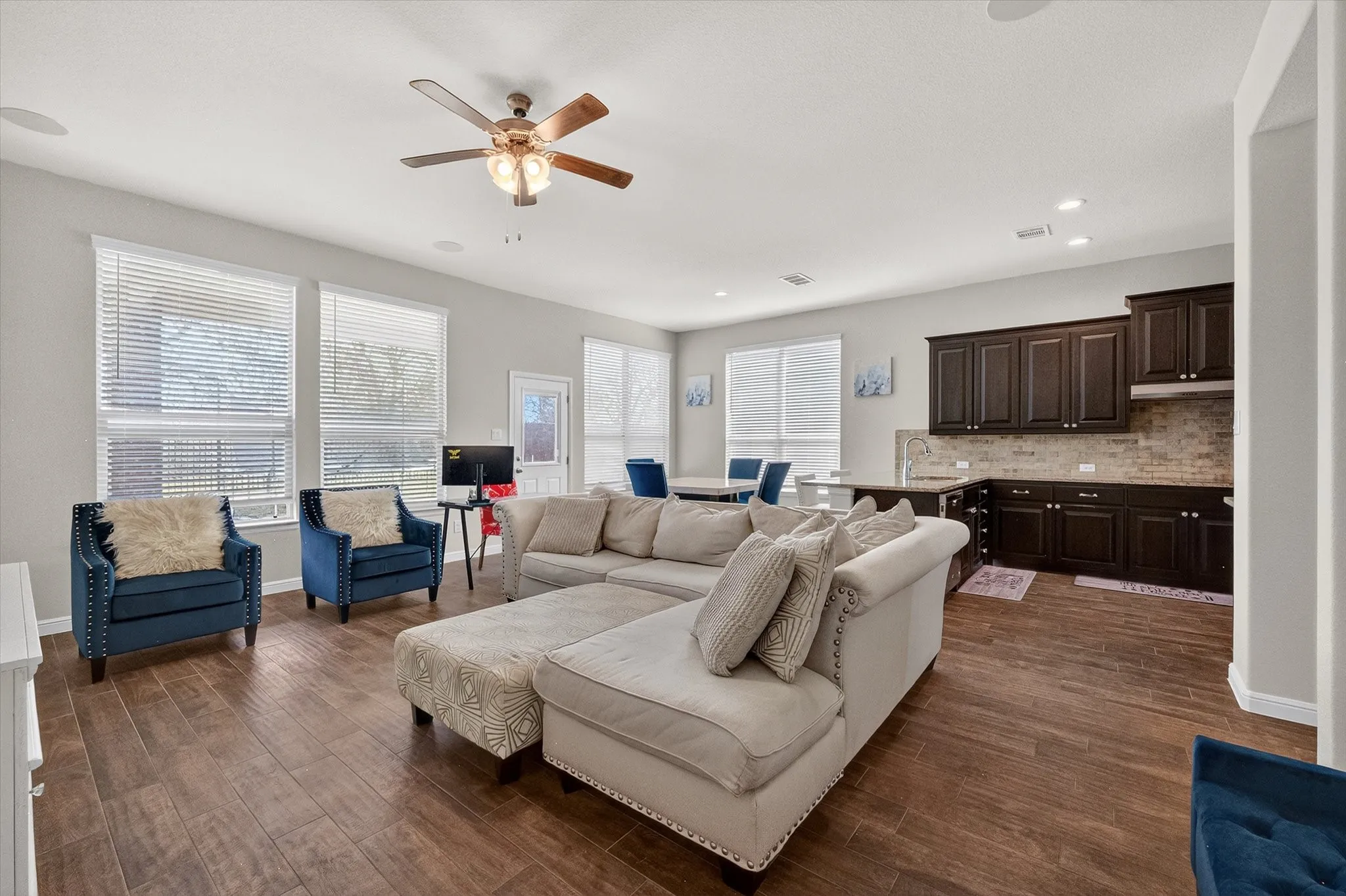 Single Family Residence For Sale in Tarrant County , 7815 Kettle Creek Drive, Arlington, Texas 76001, 4 Bedroom, 3 Bathroom, 2 Garage spaces, 2,544 Sqft, built in 2020, mls#21353959, Real Estate Agent in Arlington, Homes For Sale in Tarrant county, Homes For Sale in Arlington, Realtor in Arlington Texas, Real Estate Brokerage Independent Realty Texas, Luminita Cordes Realtor
