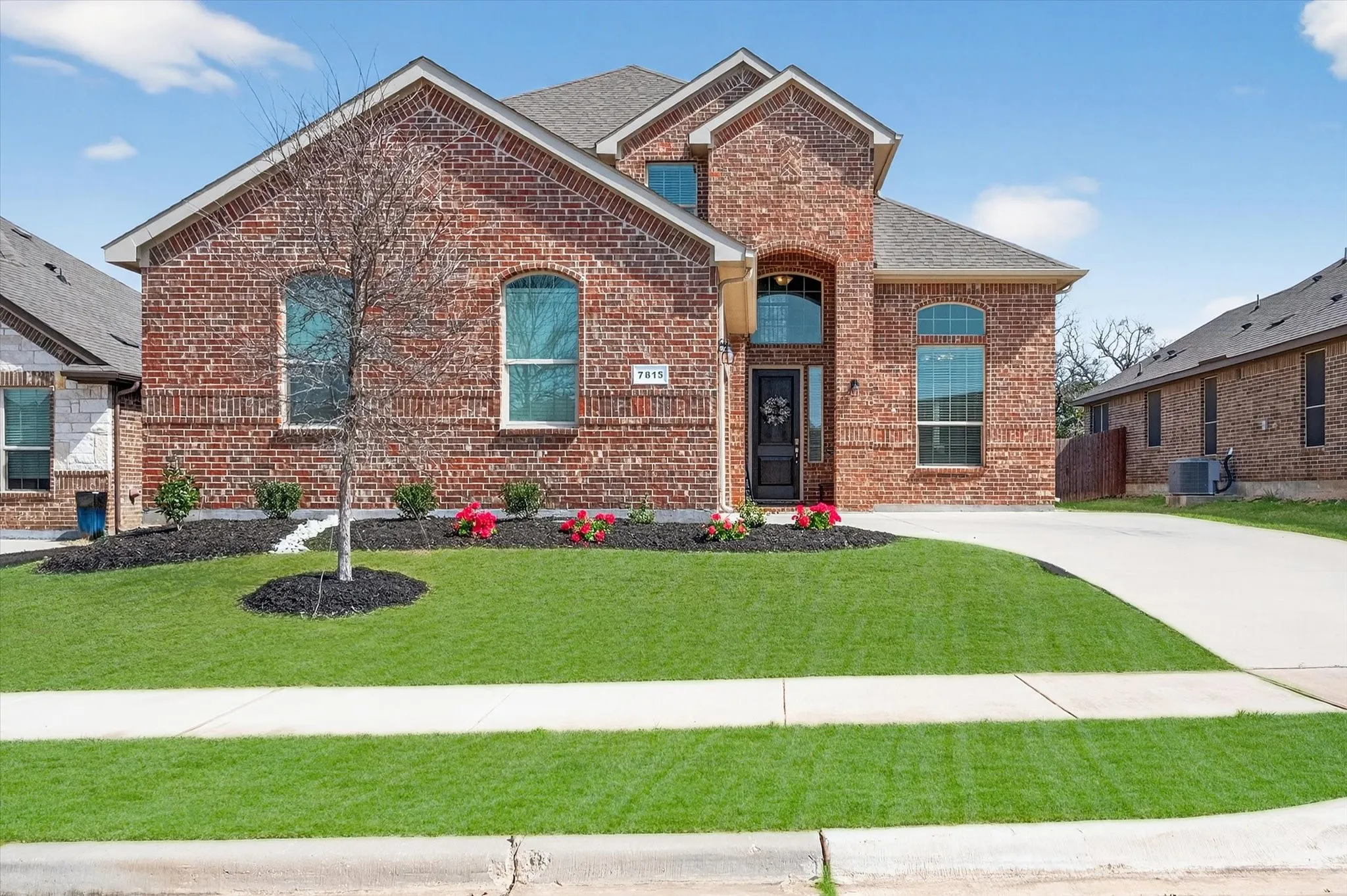 Single Family Residence For Sale in Tarrant County , 7815 Kettle Creek Drive, Arlington, Texas 76001, 4 Bedroom, 3 Bathroom, 2 Garage spaces, 2,544 Sqft, built in 2020, mls#21353959, Real Estate Agent in Arlington, Homes For Sale in Tarrant county, Homes For Sale in Arlington, Realtor in Arlington Texas, Real Estate Brokerage Independent Realty Texas, Luminita Cordes Realtor
