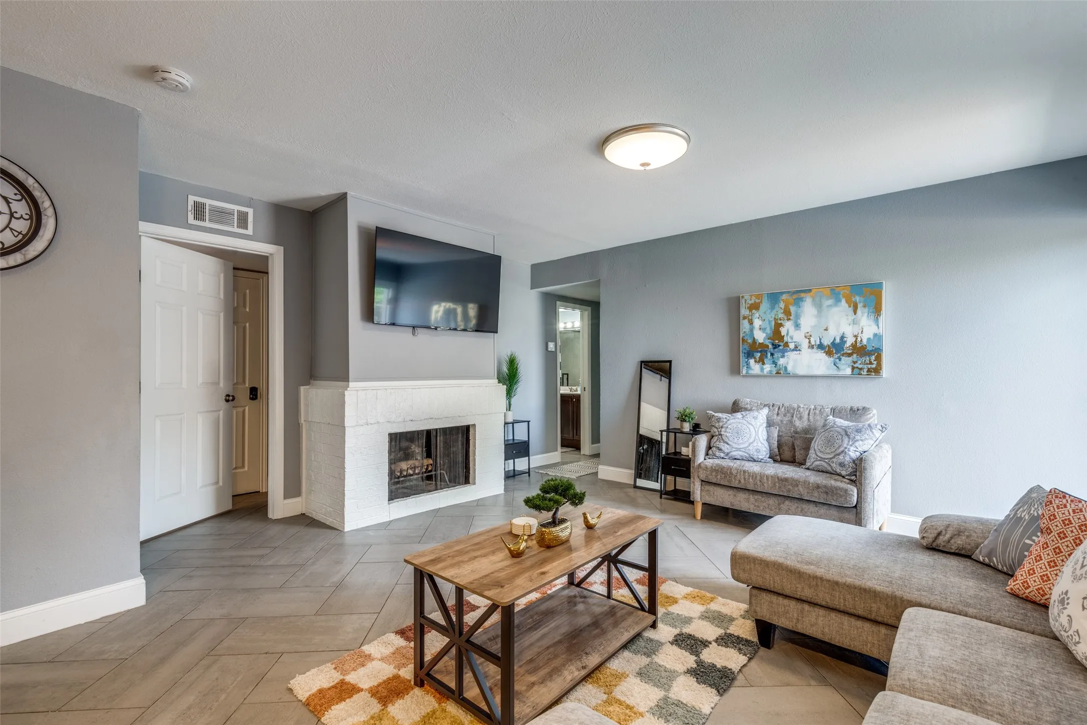 Townhouse For Sale in Dallas County , 13641 Weald Green Street, Dallas, Texas 75240, 3 Bedroom, 2 Bathroom, Garage spaces, 1,102 Sqft, built in 1968, mls#21353998, Real Estate Agent in Dallas, Homes For Sale in Dallas county, Homes For Sale in Dallas, Realtor in Dallas Texas, Real Estate Brokerage Independent Realty Texas, Luminita Cordes Realtor