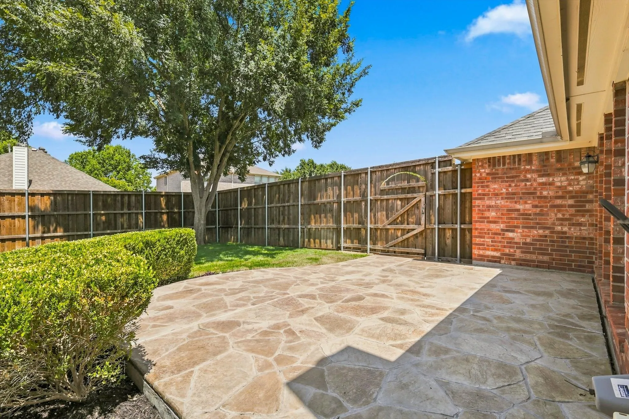Single Family Residence For Rent in Denton County , 2250 Maserati Drive, Frisco, Texas 75033, 3 Bedroom, 2 Bathroom, 2 Garage spaces, 2,168 Sqft, built in 2003, mls#21353999, Real Estate Agent in Frisco, Homes For Rent in Denton county, Homes For Rent in Frisco, Realtor in Frisco Texas, Real Estate Brokerage Independent Realty Texas, Luminita Cordes Realtor