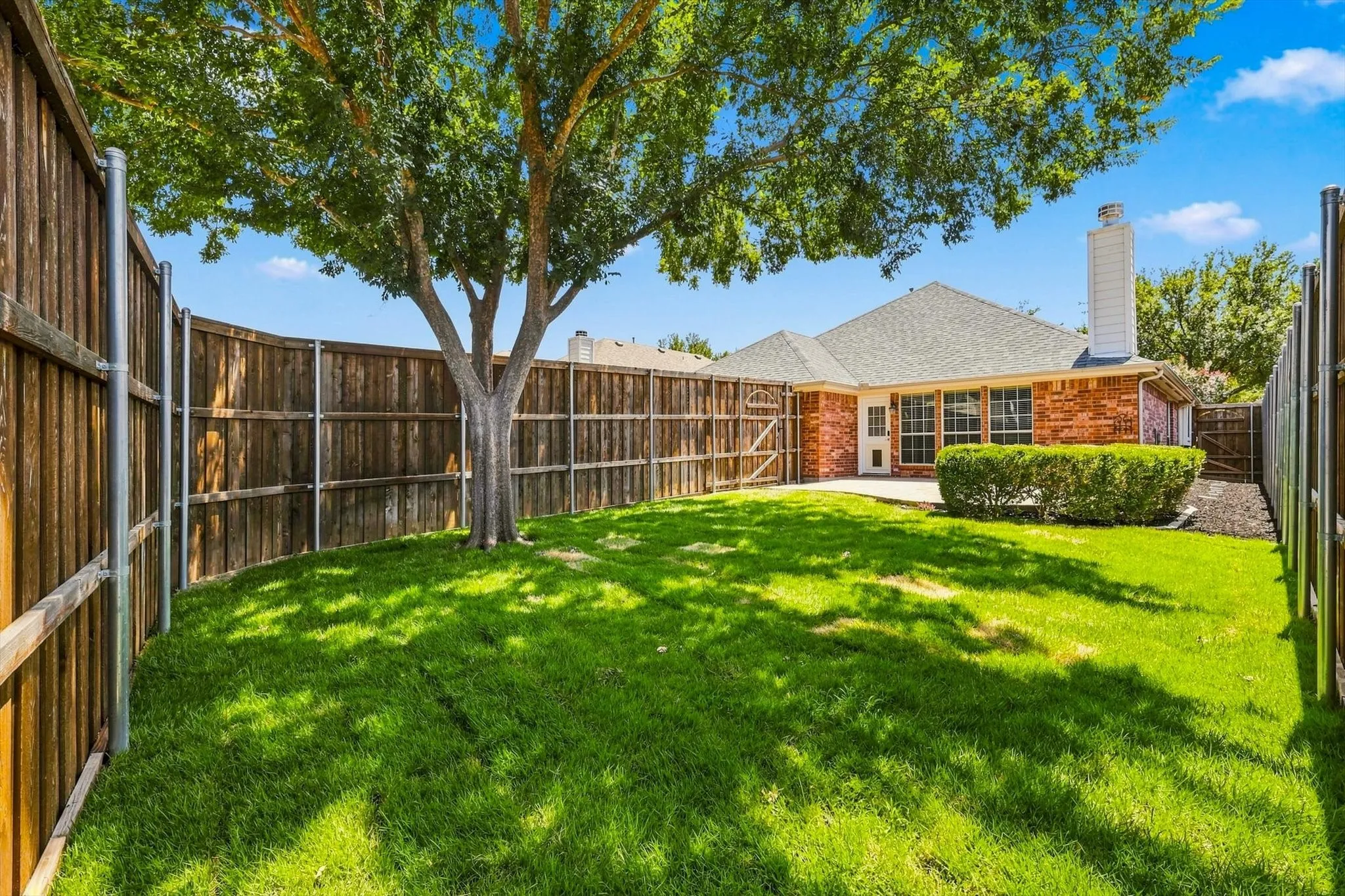 Single Family Residence For Rent in Denton County , 2250 Maserati Drive, Frisco, Texas 75033, 3 Bedroom, 2 Bathroom, 2 Garage spaces, 2,168 Sqft, built in 2003, mls#21353999, Real Estate Agent in Frisco, Homes For Rent in Denton county, Homes For Rent in Frisco, Realtor in Frisco Texas, Real Estate Brokerage Independent Realty Texas, Luminita Cordes Realtor
