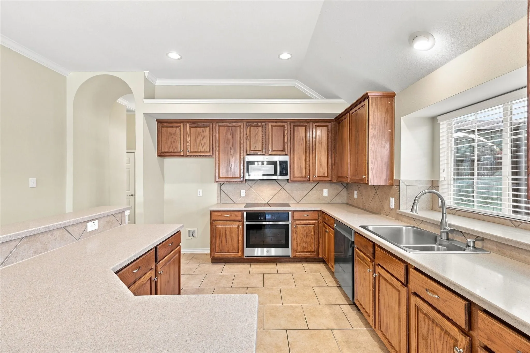 Single Family Residence For Rent in Denton County , 2250 Maserati Drive, Frisco, Texas 75033, 3 Bedroom, 2 Bathroom, 2 Garage spaces, 2,168 Sqft, built in 2003, mls#21353999, Real Estate Agent in Frisco, Homes For Rent in Denton county, Homes For Rent in Frisco, Realtor in Frisco Texas, Real Estate Brokerage Independent Realty Texas, Luminita Cordes Realtor
