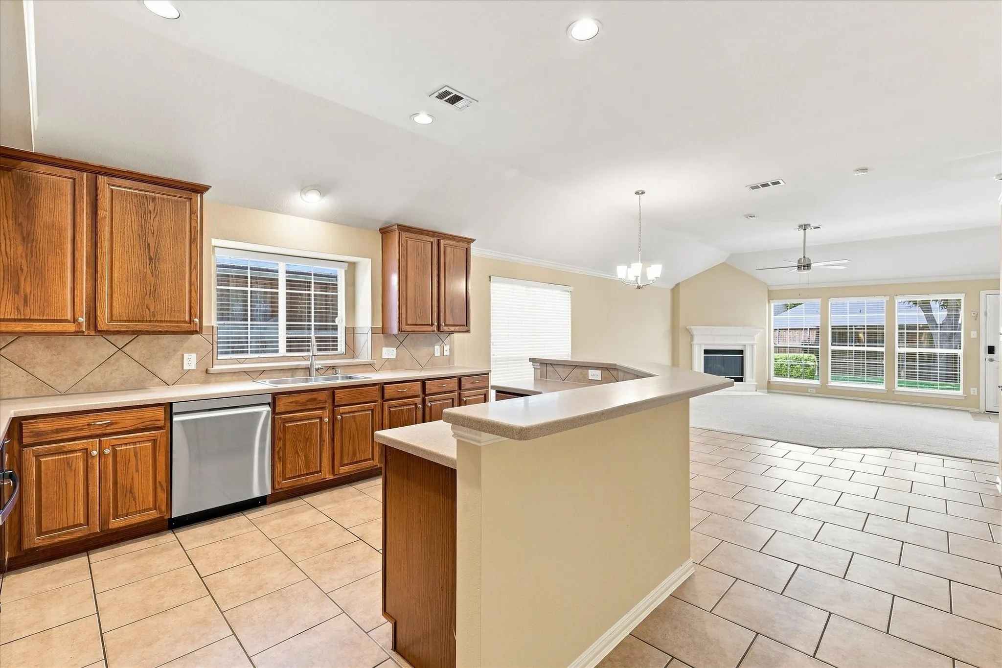 Single Family Residence For Rent in Denton County , 2250 Maserati Drive, Frisco, Texas 75033, 3 Bedroom, 2 Bathroom, 2 Garage spaces, 2,168 Sqft, built in 2003, mls#21353999, Real Estate Agent in Frisco, Homes For Rent in Denton county, Homes For Rent in Frisco, Realtor in Frisco Texas, Real Estate Brokerage Independent Realty Texas, Luminita Cordes Realtor