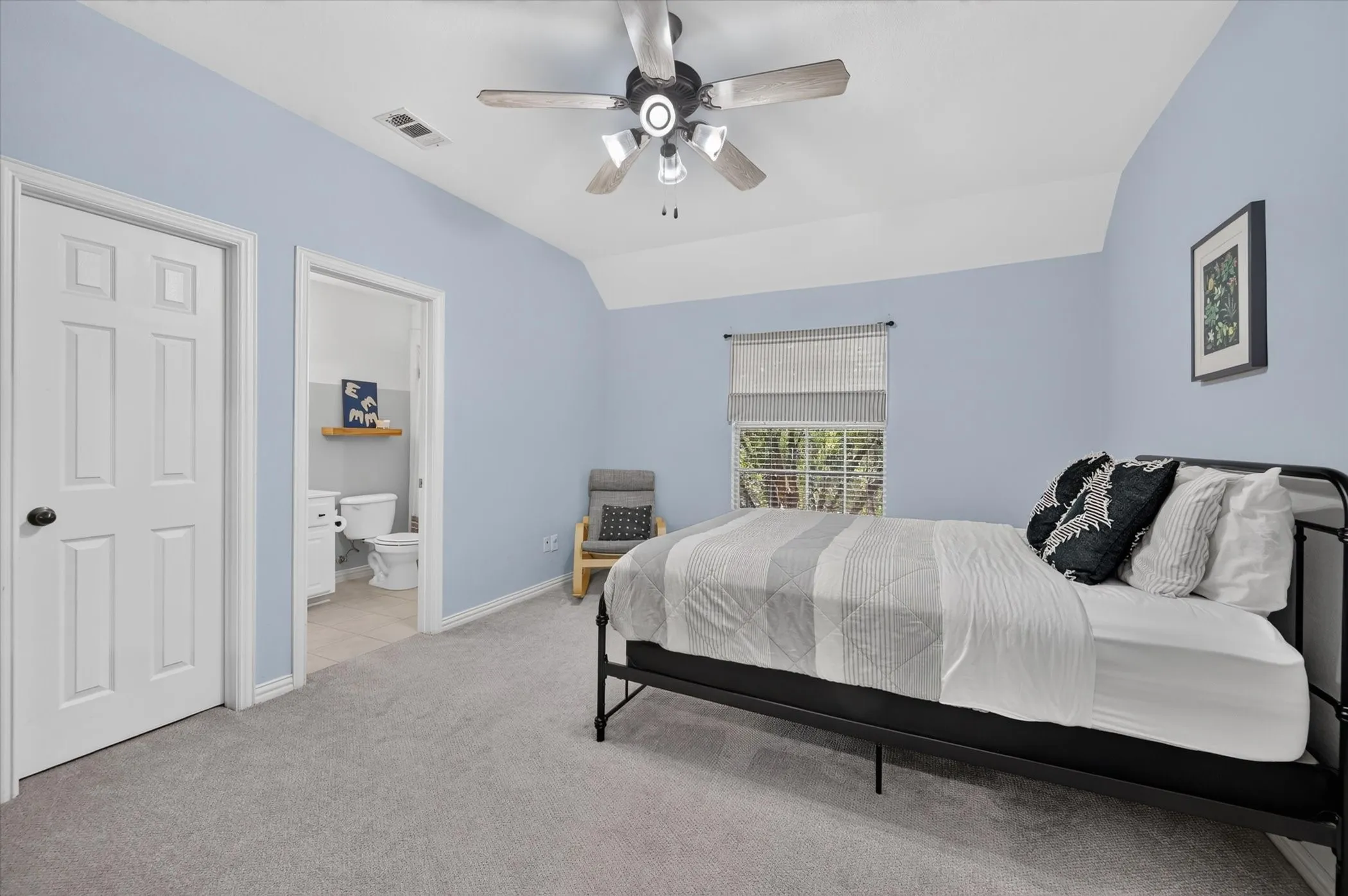 Single Family Residence For Sale in Tarrant County , 805 Hidden Woods Drive, Keller, Texas 76248, 5 Bedroom, 4 Bathroom, 2 Garage spaces, 3,900 Sqft, built in 2001, mls#21351370, Real Estate Agent in Keller, Homes For Sale in Tarrant county, Homes For Sale in Keller, Realtor in Keller Texas, Real Estate Brokerage Independent Realty Texas, Luminita Cordes Realtor