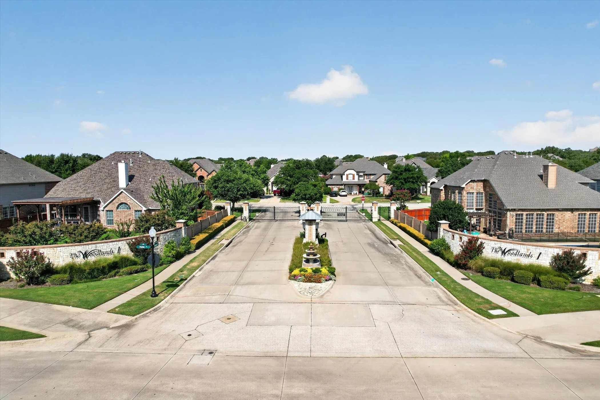 Single Family Residence For Sale in Tarrant County , 805 Hidden Woods Drive, Keller, Texas 76248, 5 Bedroom, 4 Bathroom, 2 Garage spaces, 3,900 Sqft, built in 2001, mls#21351370, Real Estate Agent in Keller, Homes For Sale in Tarrant county, Homes For Sale in Keller, Realtor in Keller Texas, Real Estate Brokerage Independent Realty Texas, Luminita Cordes Realtor