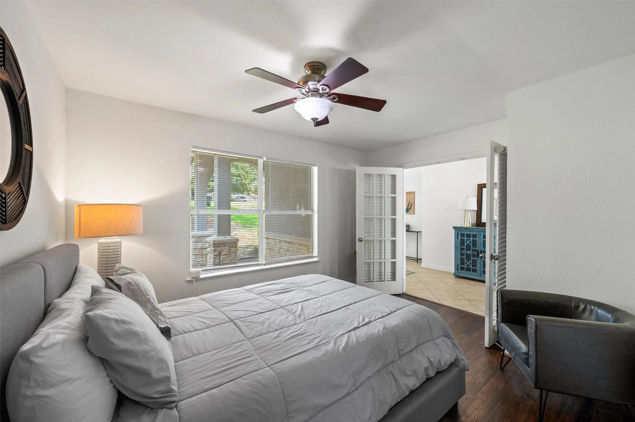 Single Family Residence For Sale in Henderson County , 211 Lake Front Drive, Mabank, Texas 75156, 4 Bedroom, 4 Bathroom, 3 Garage spaces, 3,046 Sqft, built in 1970, mls#21353126, Real Estate Agent in Mabank, Homes For Sale in Henderson county, Homes For Sale in Mabank, Realtor in Mabank Texas, Real Estate Brokerage Independent Realty Texas, Luminita Cordes Realtor