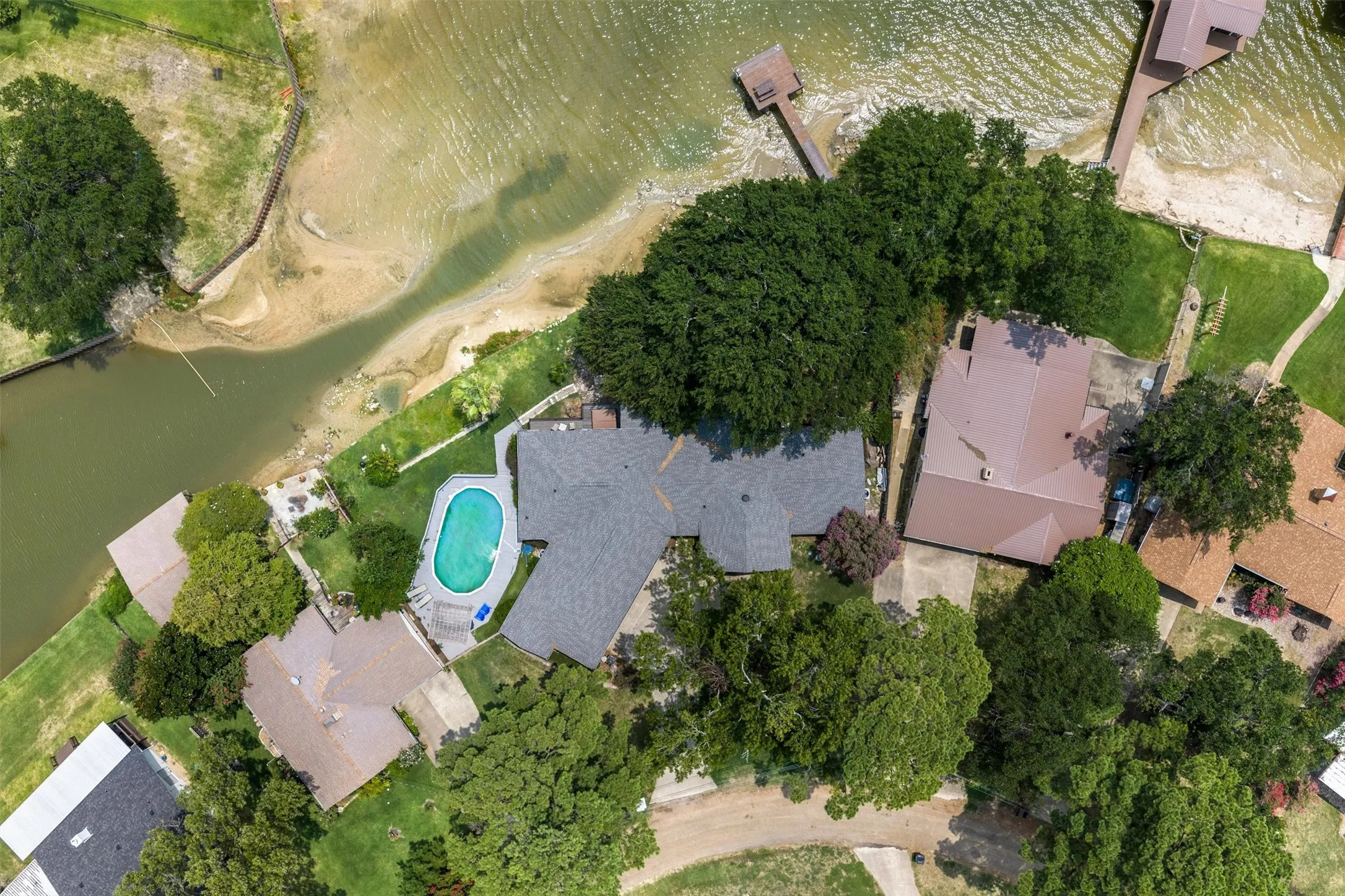Single Family Residence For Sale in Henderson County , 211 Lake Front Drive, Mabank, Texas 75156, 4 Bedroom, 4 Bathroom, 3 Garage spaces, 3,046 Sqft, built in 1970, mls#21353126, Real Estate Agent in Mabank, Homes For Sale in Henderson county, Homes For Sale in Mabank, Realtor in Mabank Texas, Real Estate Brokerage Independent Realty Texas, Luminita Cordes Realtor